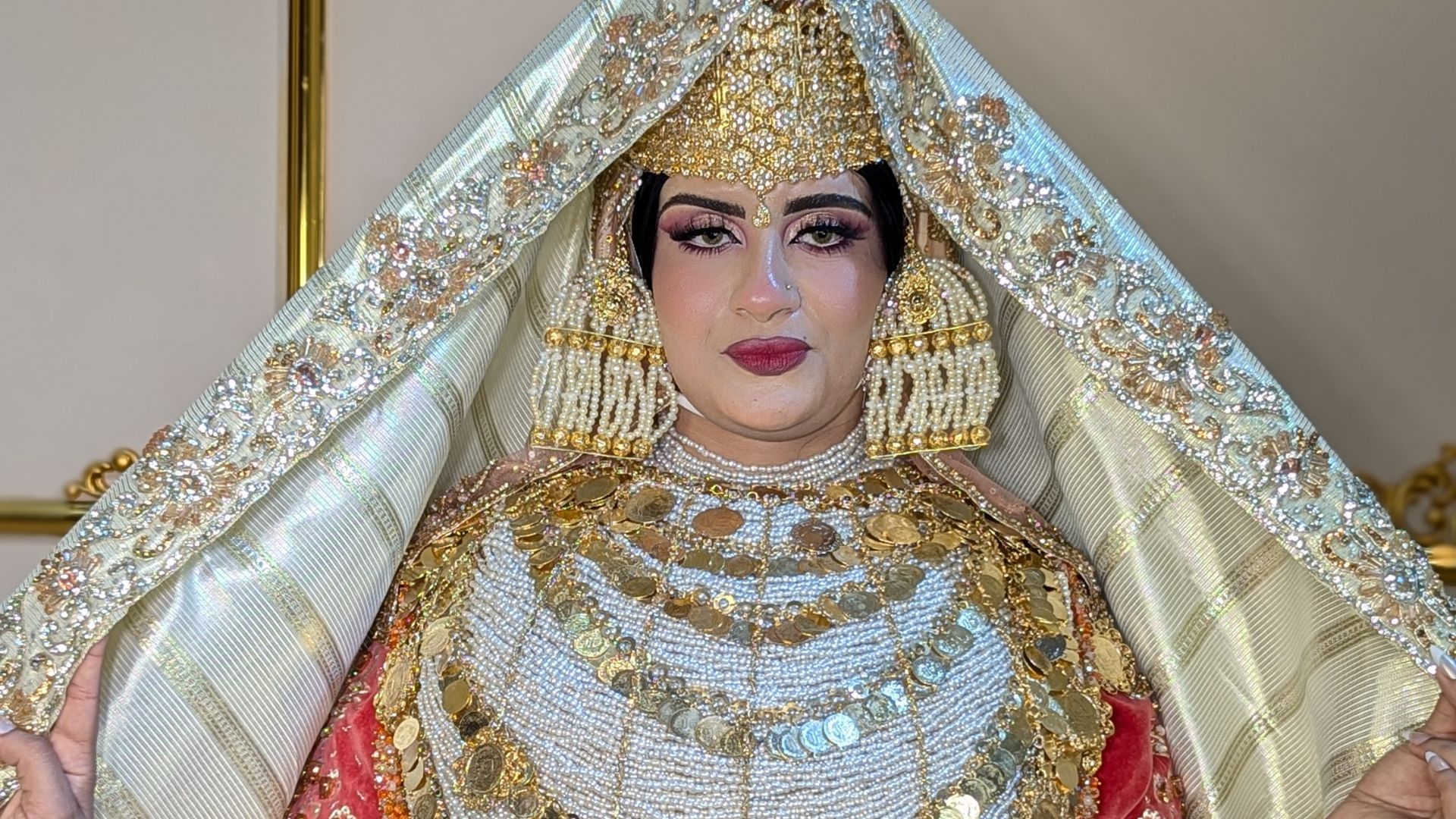 File:Chedda de Tlemcen Modern red 02.jpg