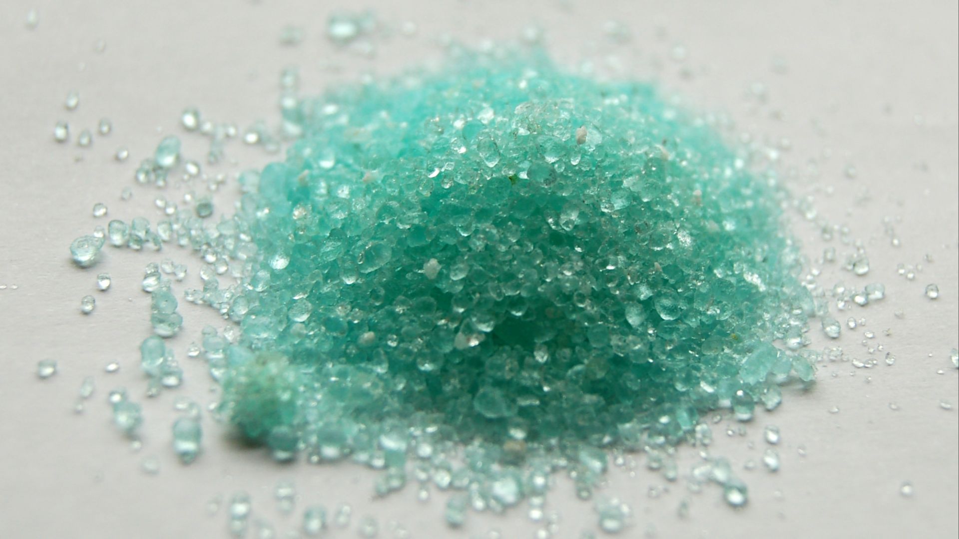 File:Iron(II)-sulfate-heptahydrate-sample.jpg