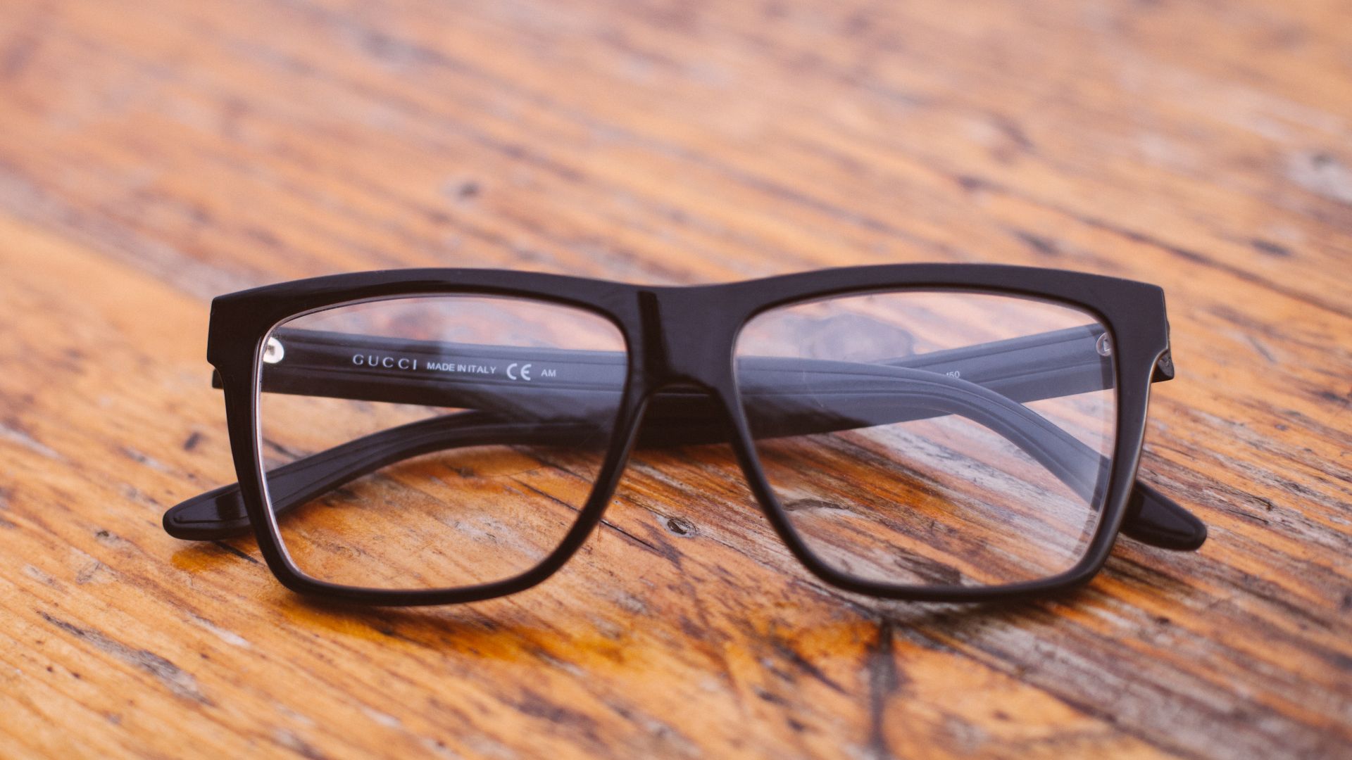 File:Elegant glasses (Unsplash).jpg