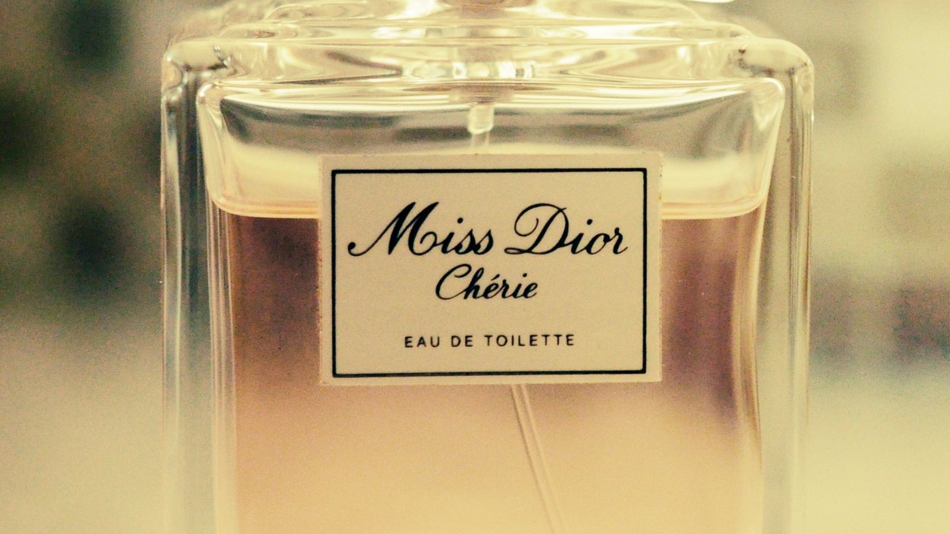 File:Miss Dior Chérie bottle.jpg