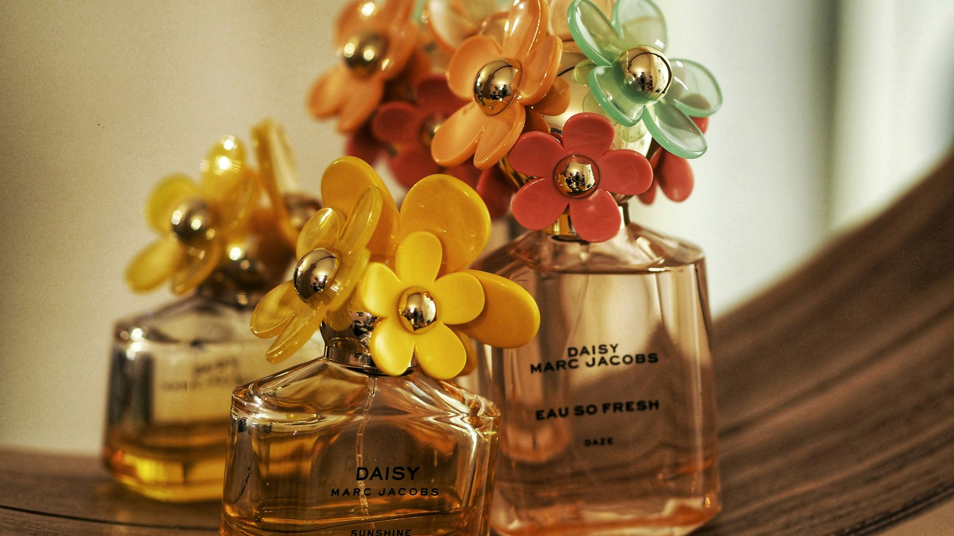 selective focus photography of 50 ml perfume bottle