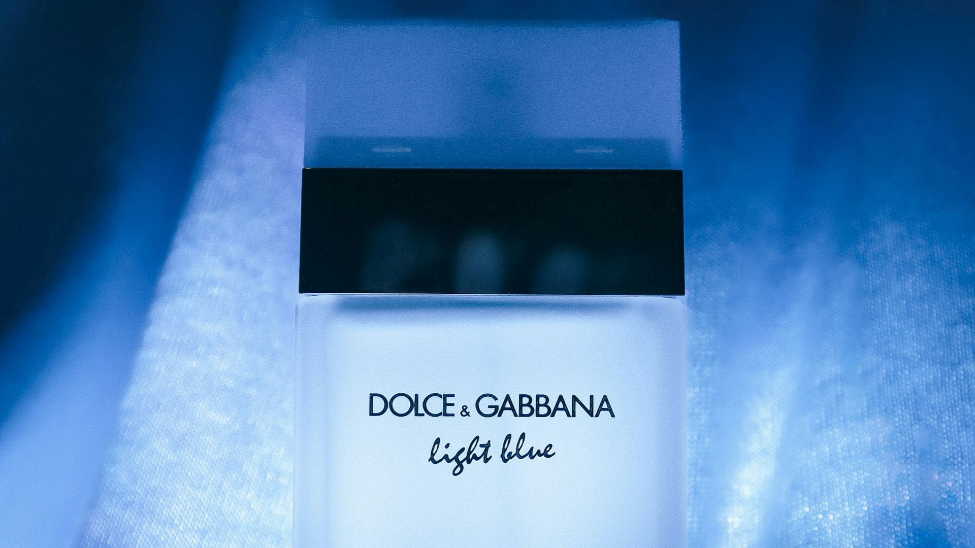 a bottle of dolce carnarna light blue