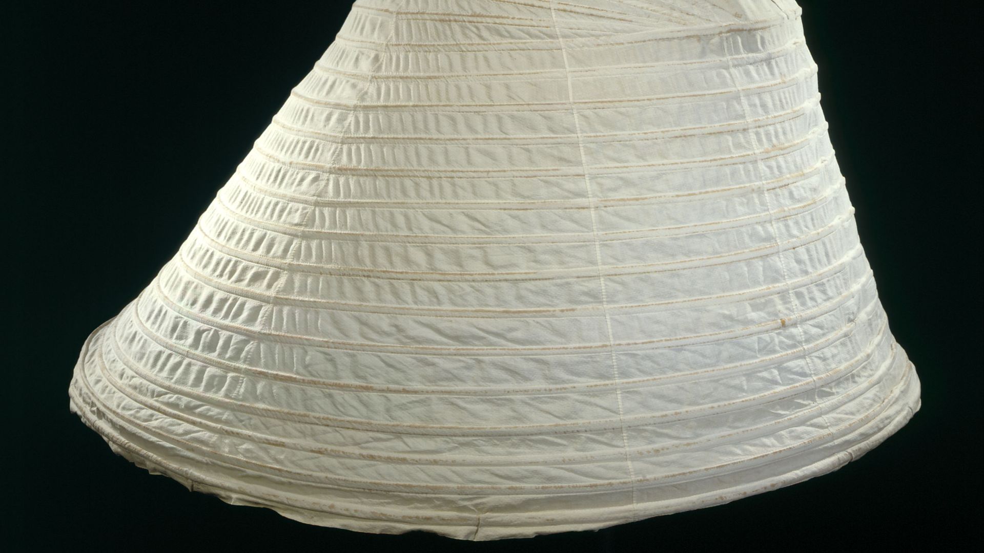 File:Crinoline, 1969.11.2.jpg