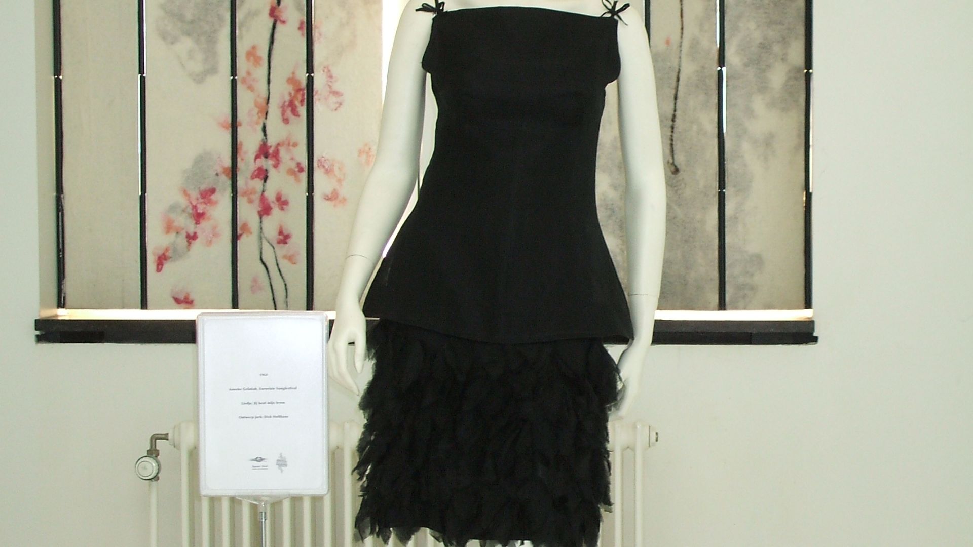 File:Anneke Grönloh 1964 Eurovision dress.jpg