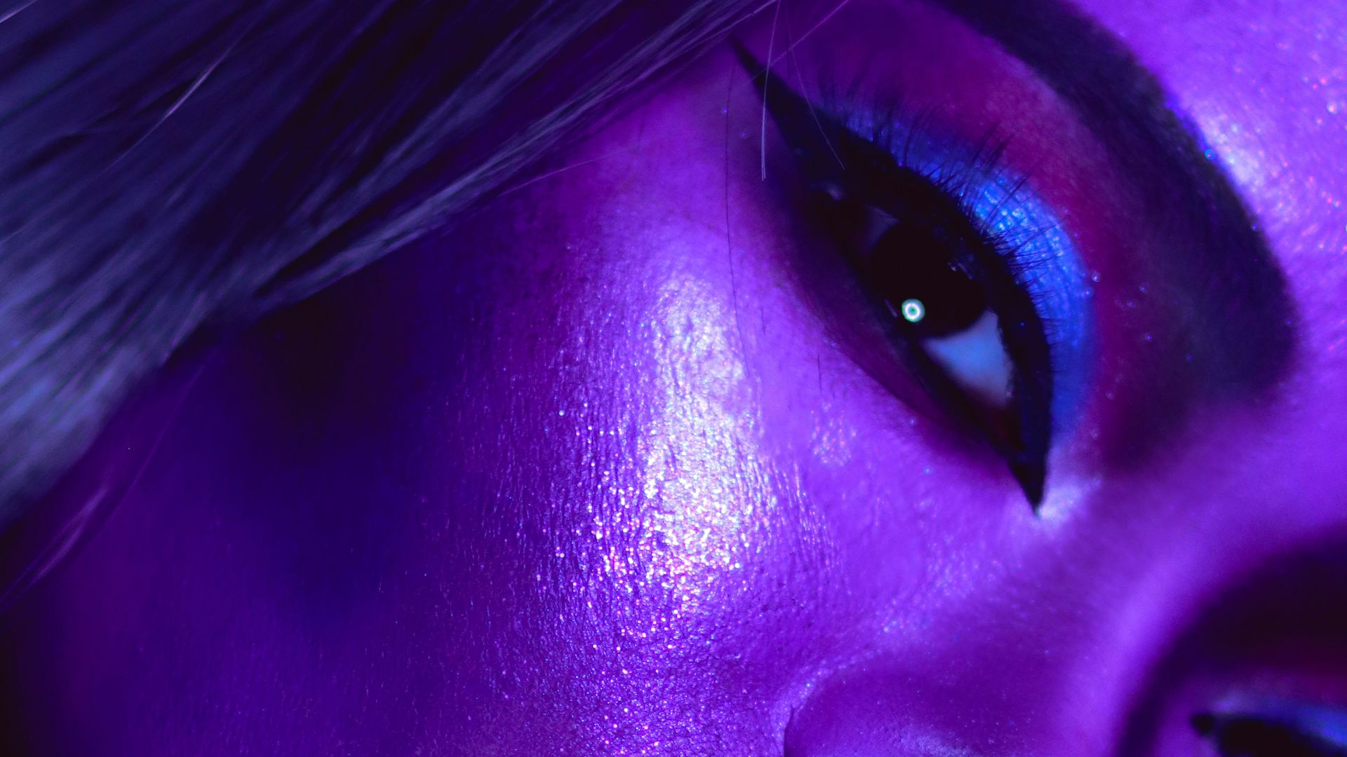 woman with purple eyes and purple eyes