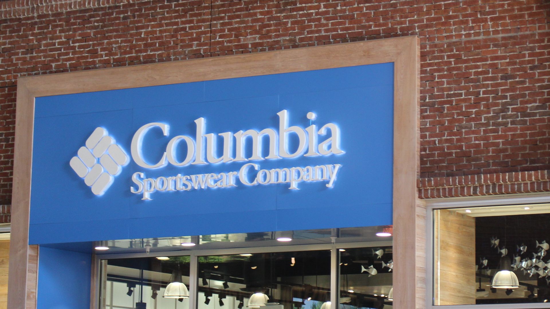 File:Columbia Sportswear Company, Disney Springs.jpg