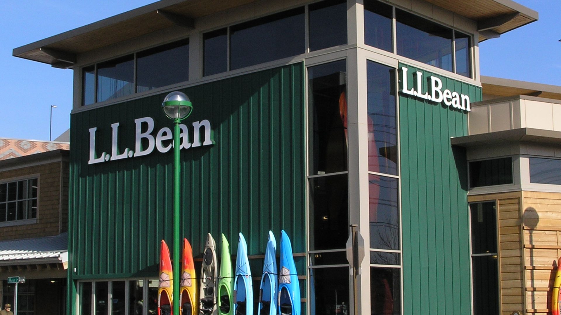 File:L.L.Bean Yonkers NY January 2013.jpg