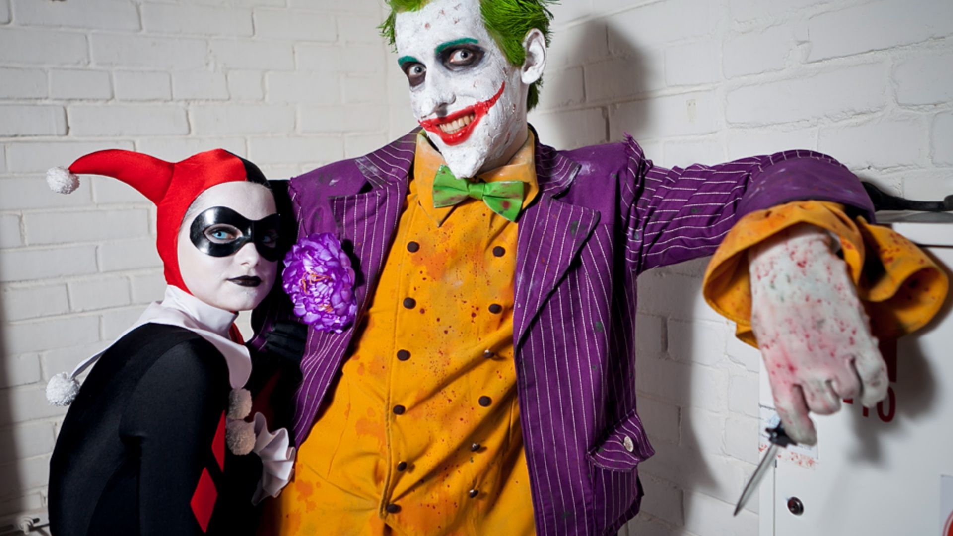 File:Cosplay of Joker and Harley Quinn at AVA Expo 2013-1.jpg