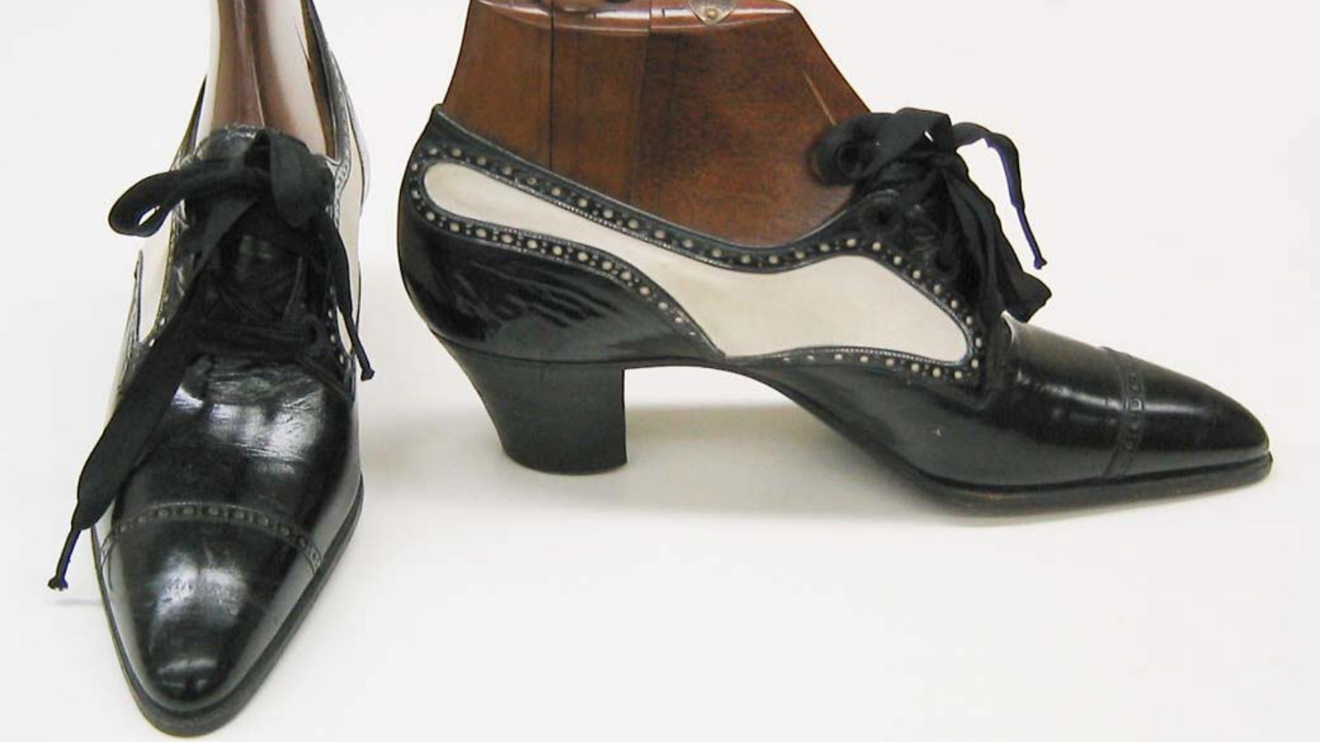 File:Shoes MET CI53.76.23ab.jpg