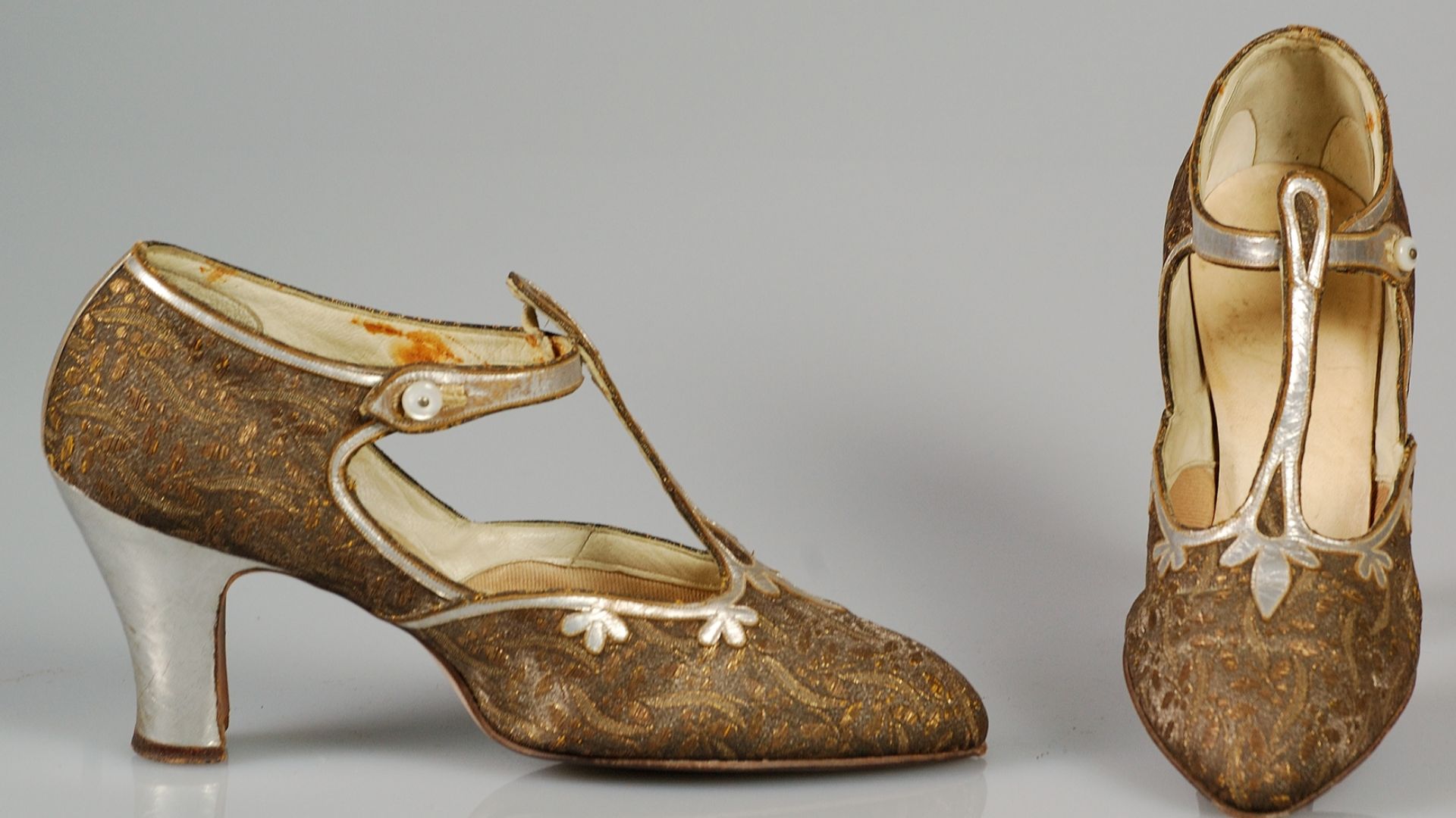 File:Evening shoes MET 67.110.74a-b CP2.jpg