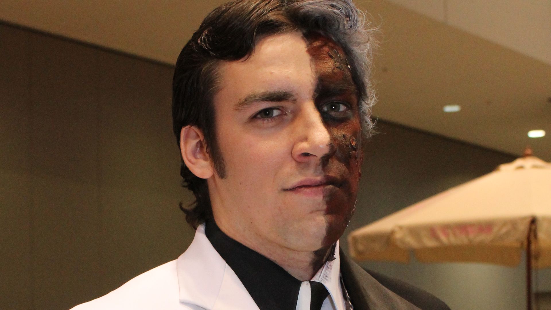 File:C2E2 2013 - Two Face (8683586201).jpg