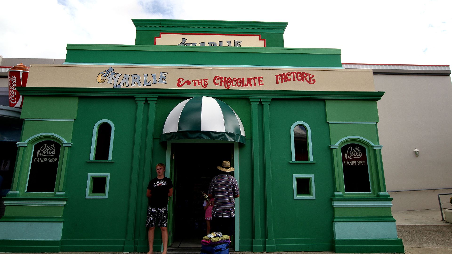 File:Charlie and the Chocolate Factory at Warner Bros. Movie World.jpg