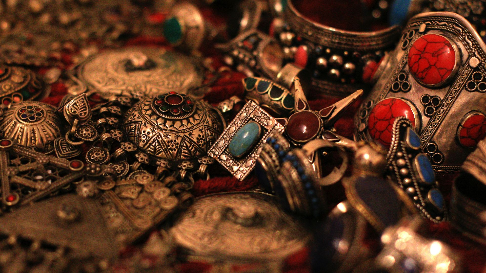 a pile of jewelry sitting on top of a table