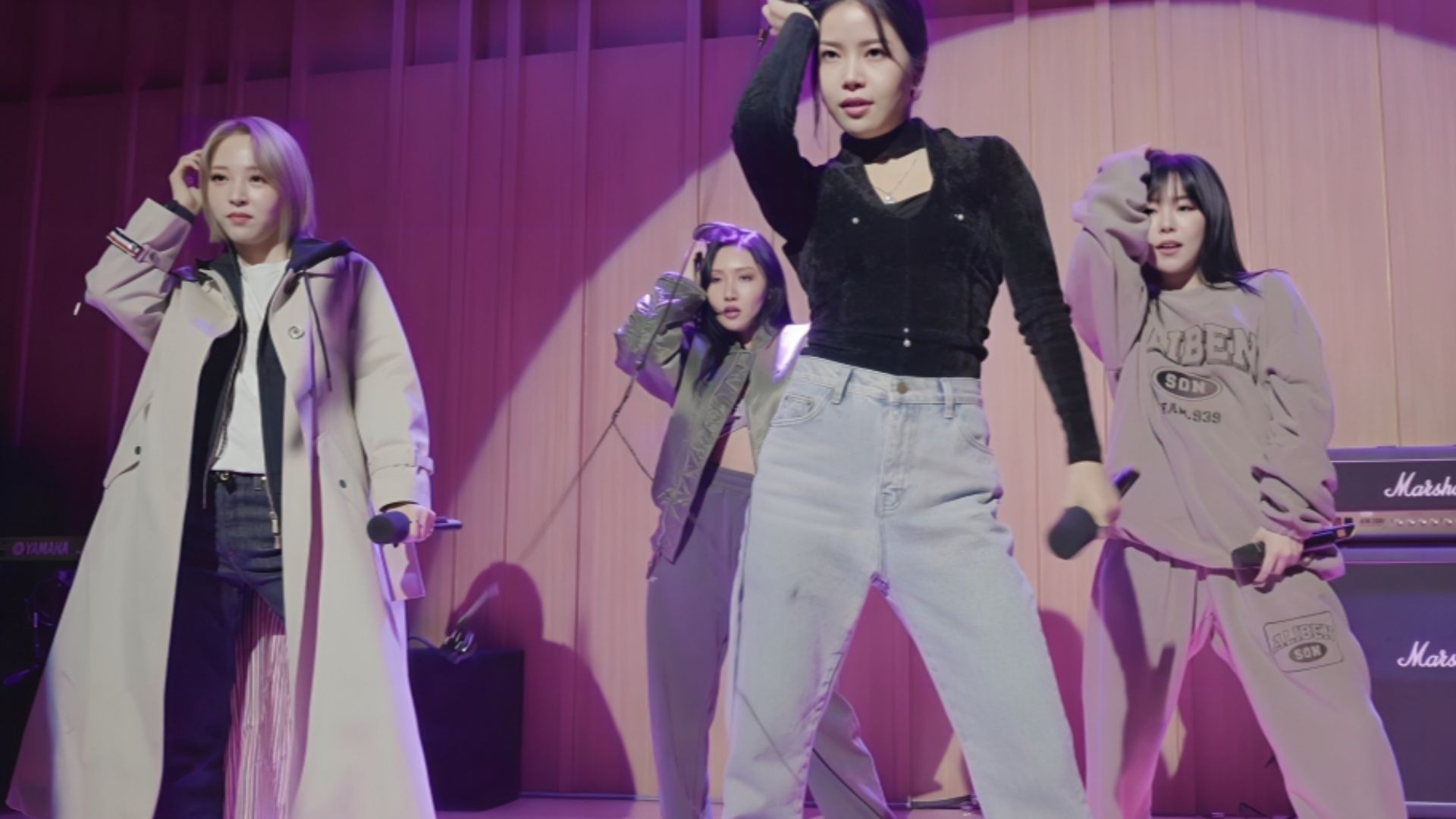 File:Mamamoo performing on November 2020.jpg