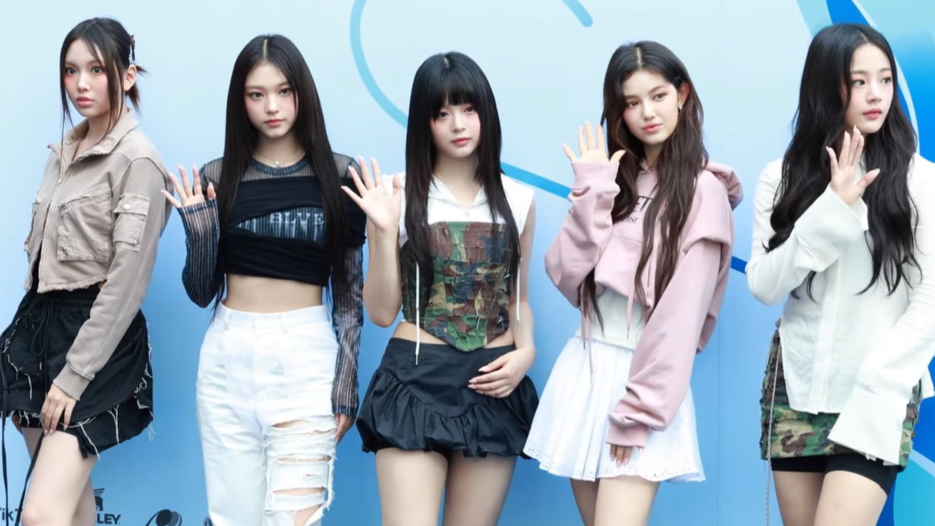 File:NewJeans 230905.jpg