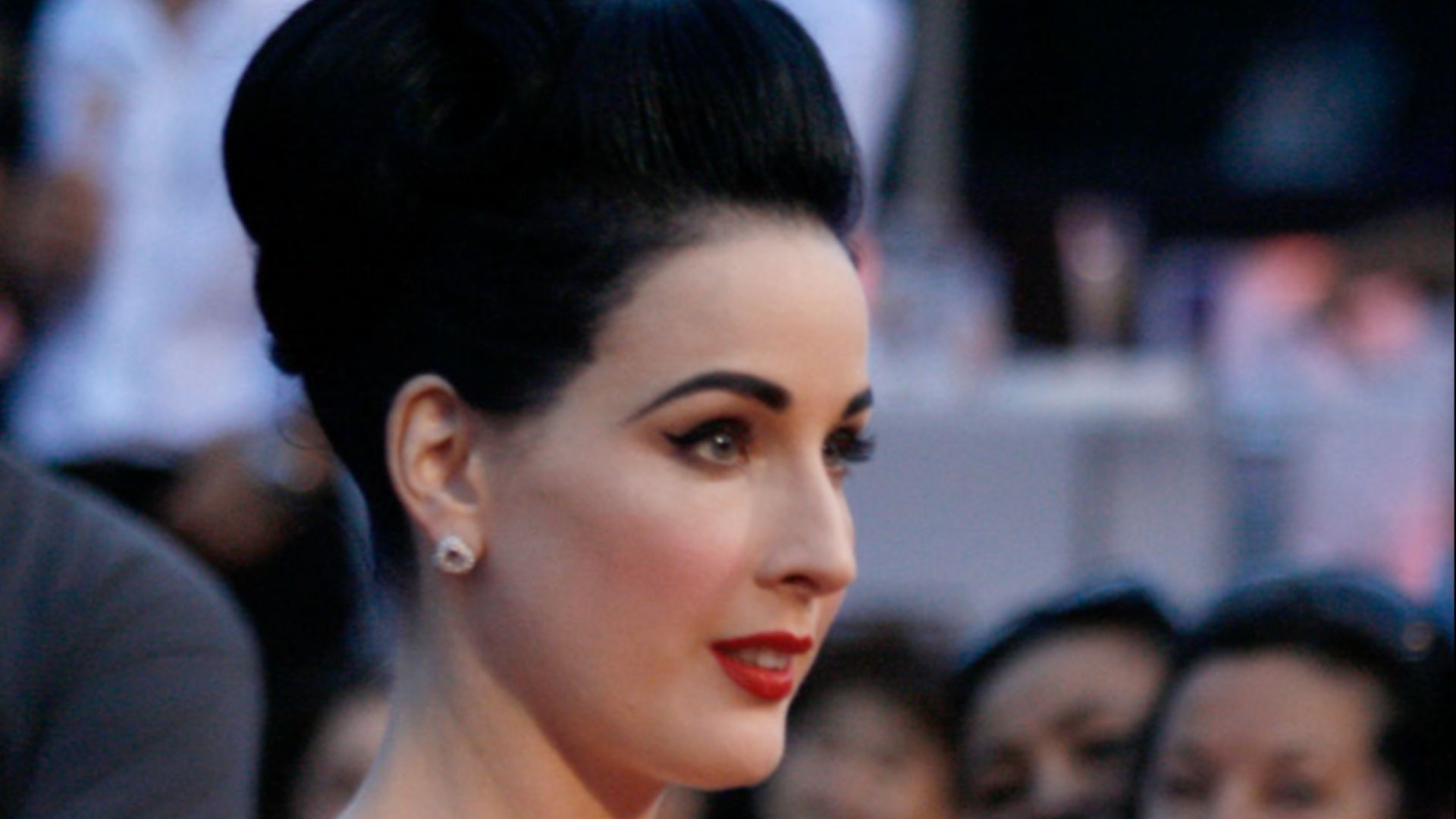 File:Life Ball 2010, red carpet, Dita von Teese 2.jpg