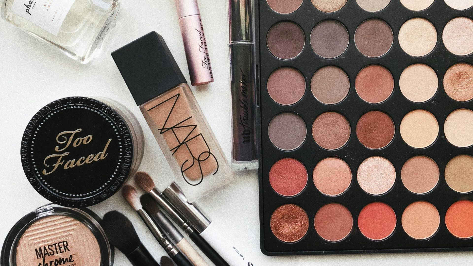 close-up photography of assorted cosmetics