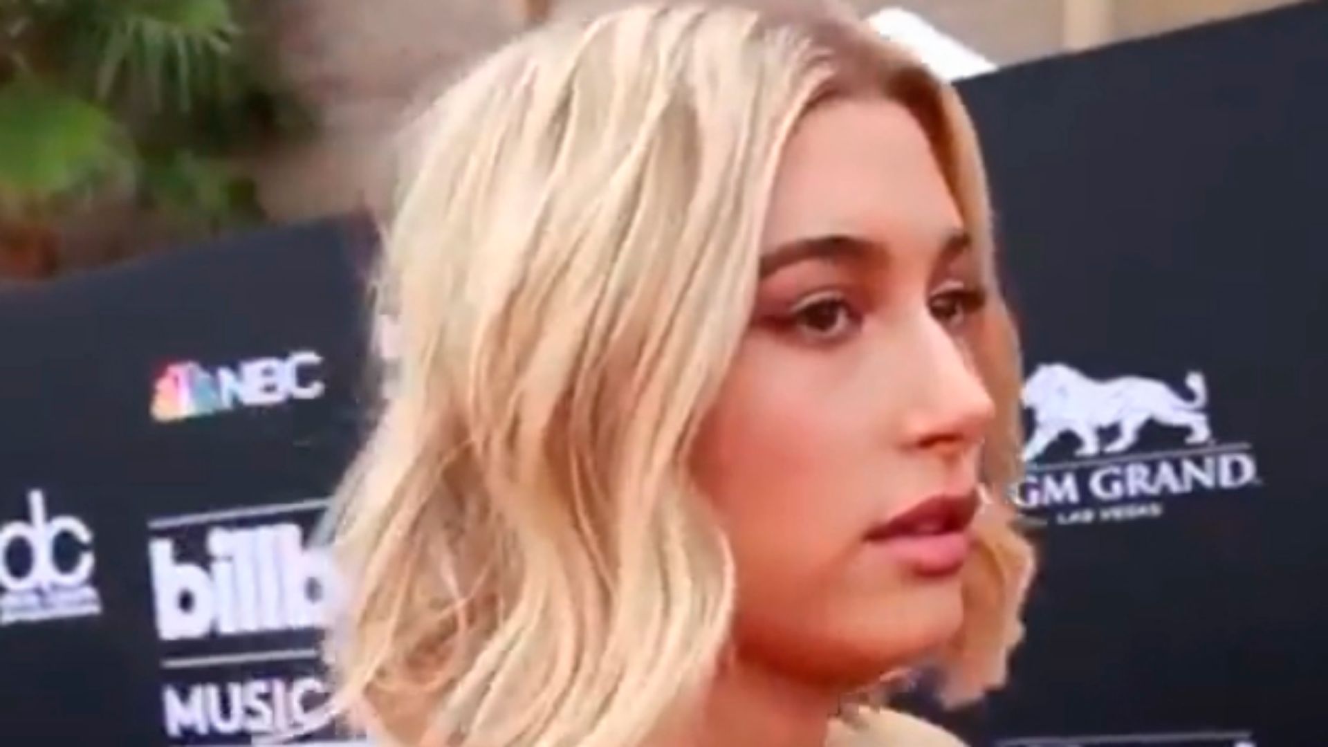 File:Hailey Baldwin Backstage Billboard Music Awards 2018.jpg