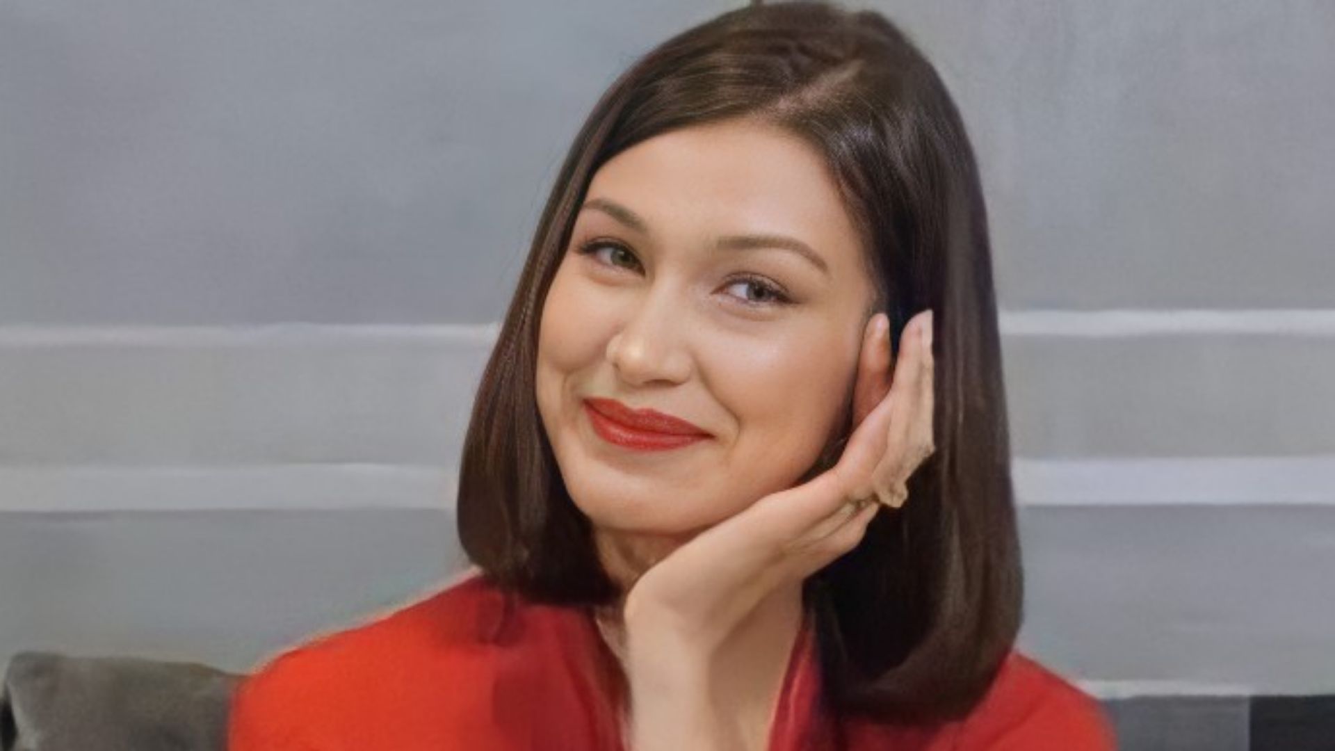 File:(Marie Claire Korea) 마리25주년 스타들의 축하 릴레이 - 벨라 하디드 (1).jpg