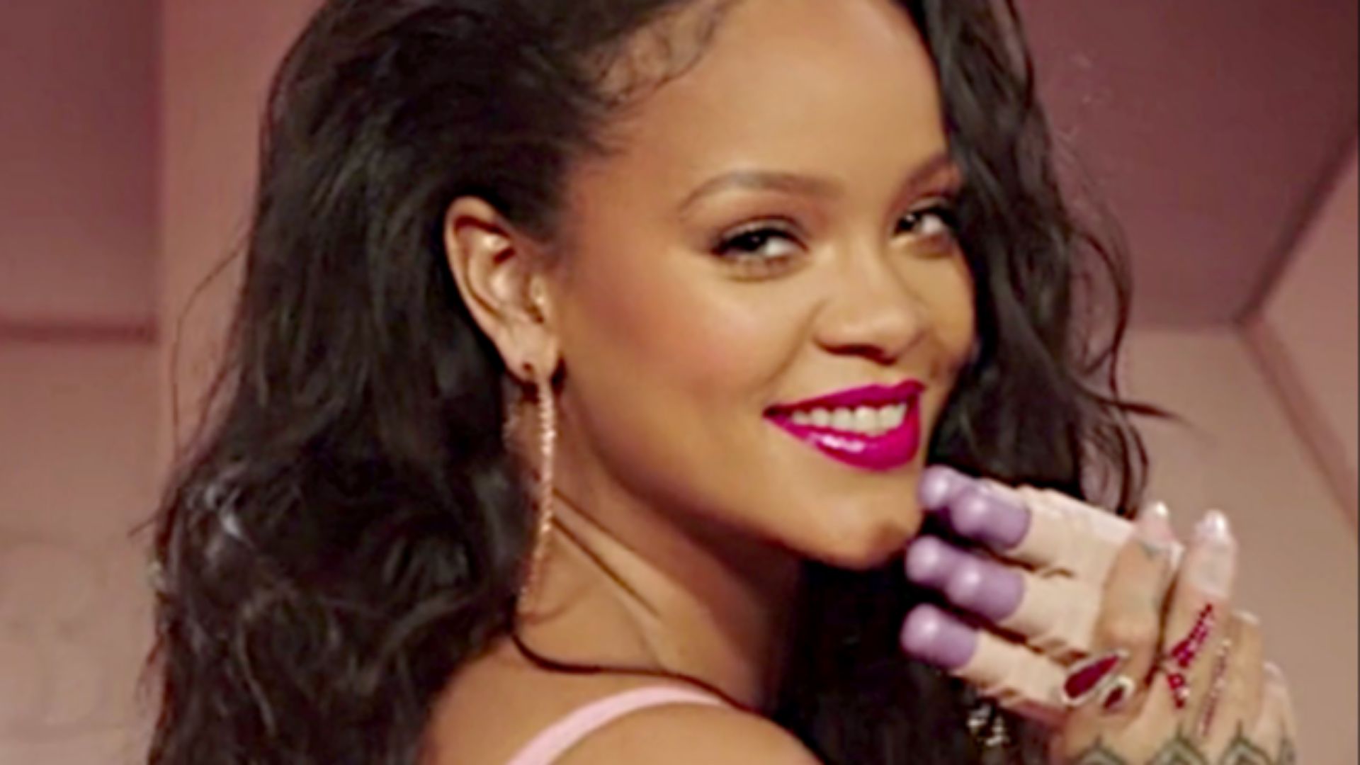 File:Rihanna Fenty 2018.png