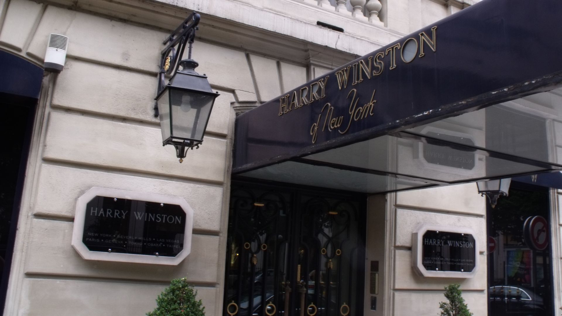 File:Harry Winston - 29 Avenue Montaigne - Paris (3769594987).jpg
