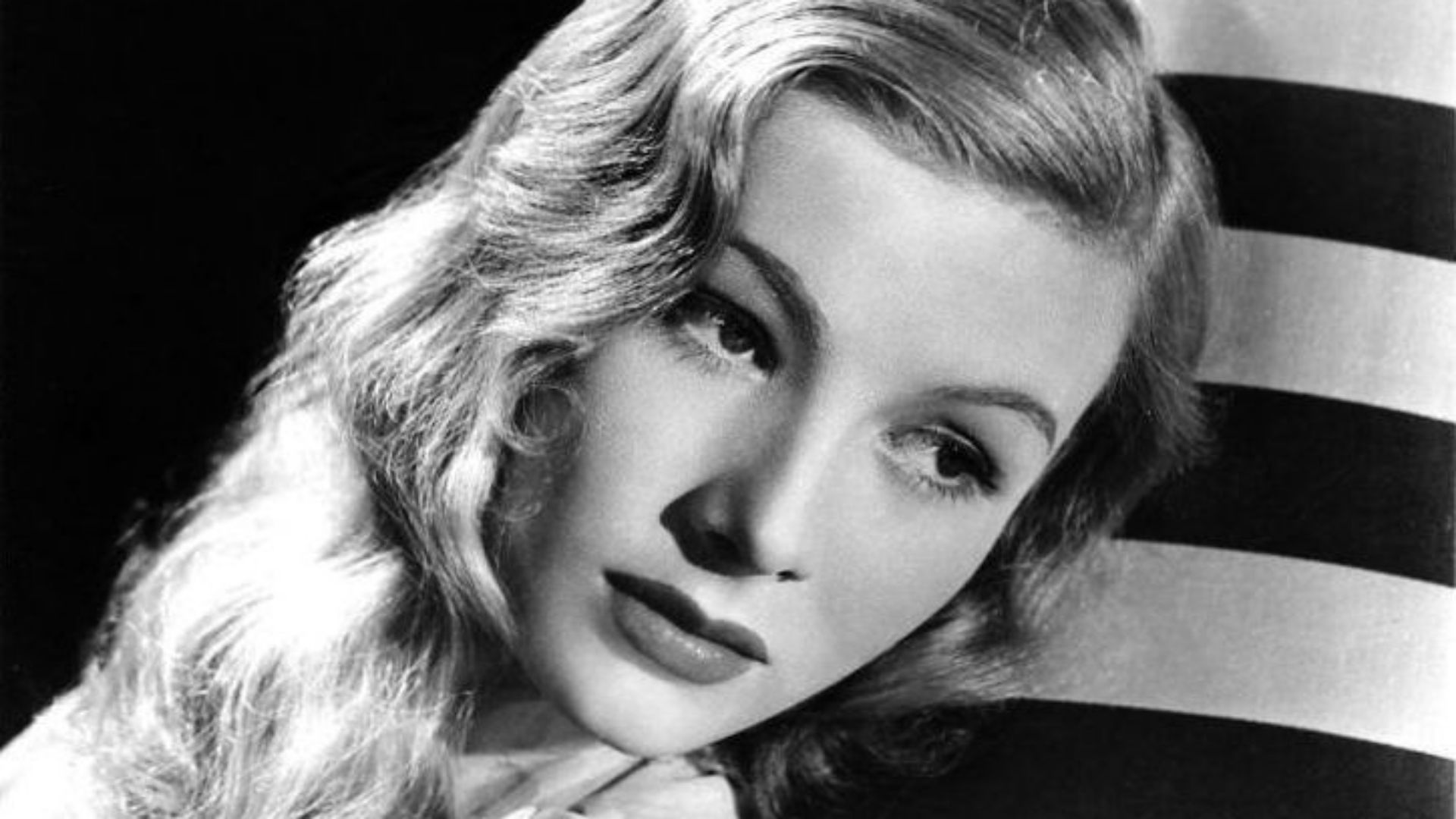 File:Veronica Lake Paramount.jpg