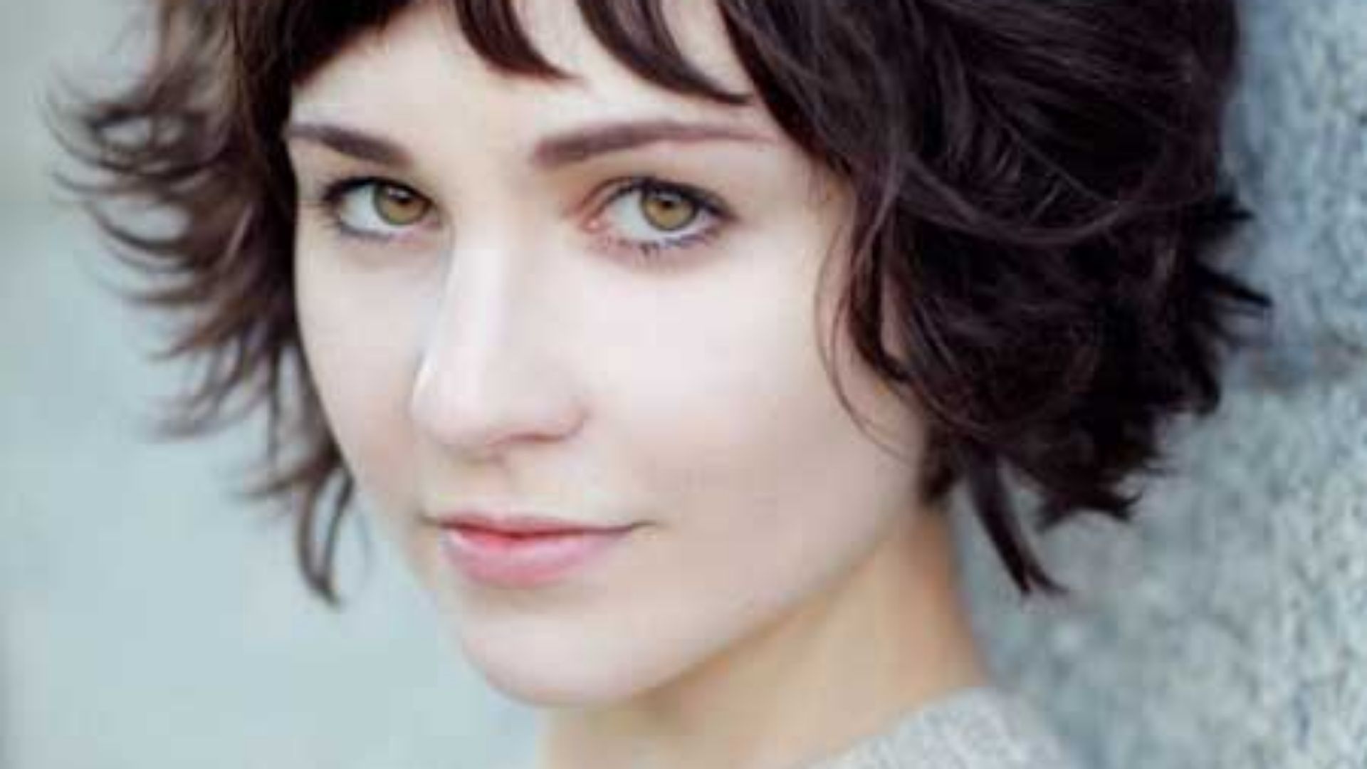 File:Short-messy-bob-haircut-2016.jpg