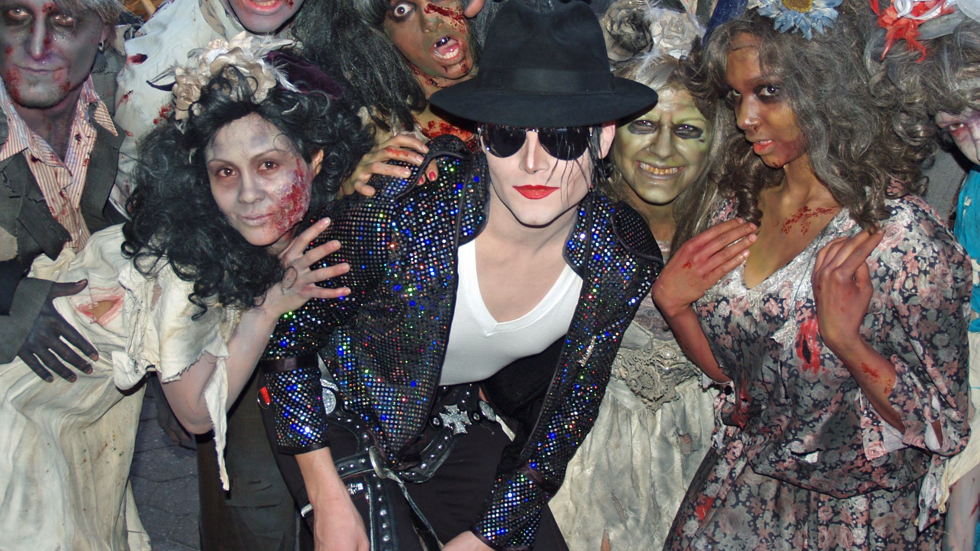 File:Michael Jackson impersonator for Thriller 25th anniversary.jpg