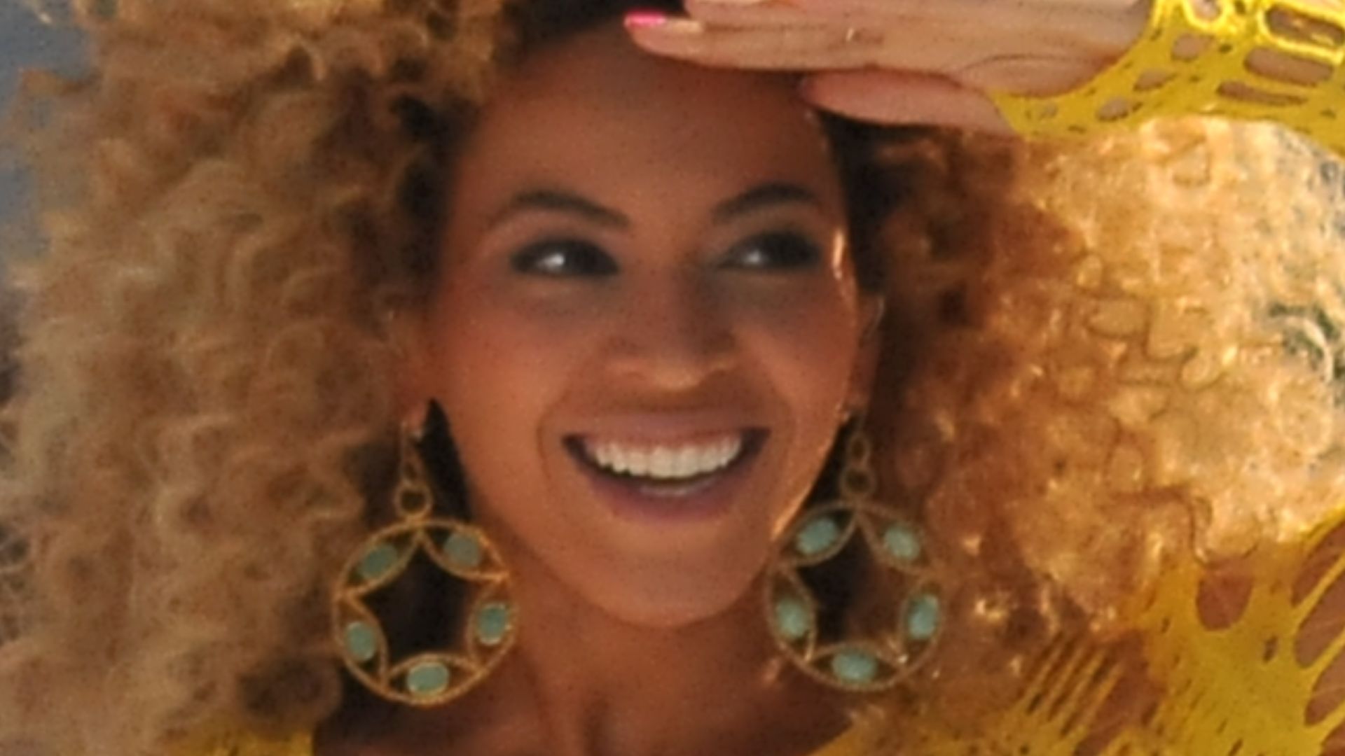 File:Beyoncé Knowles GMA Run the World cropped.jpg