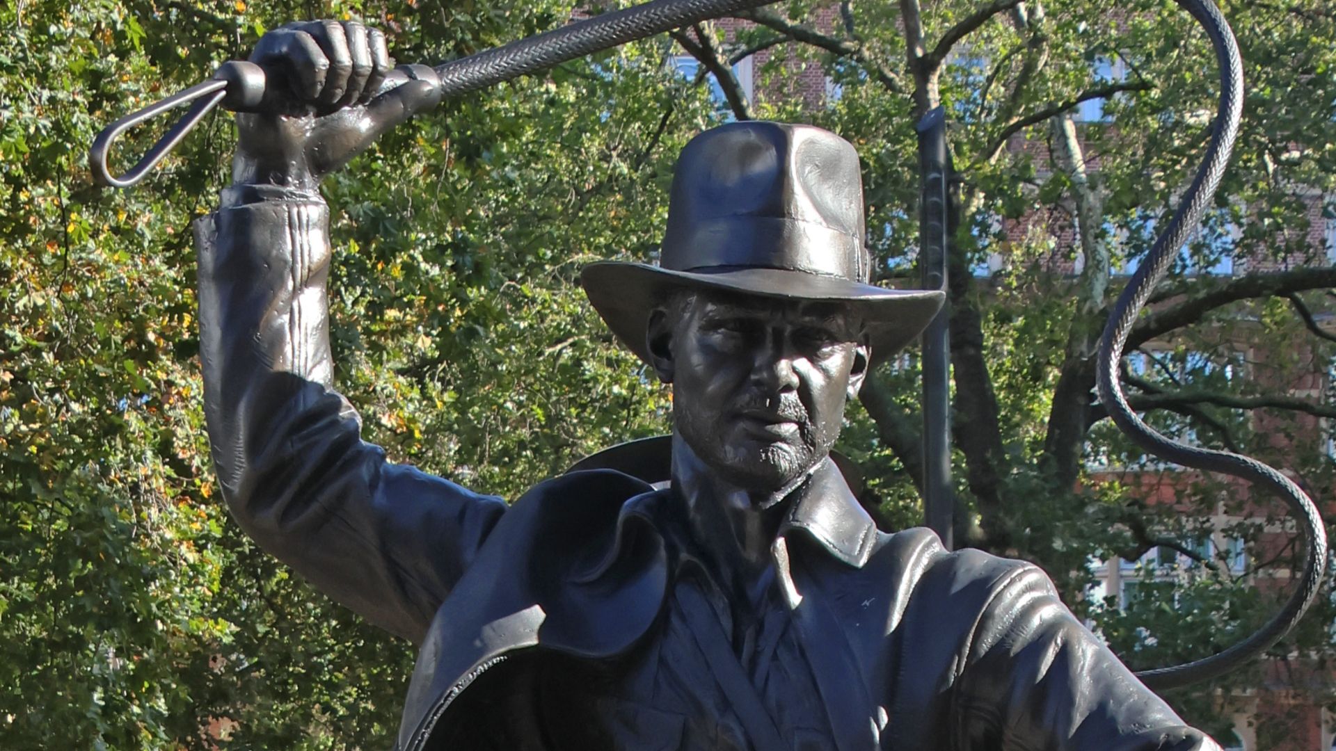 File:Indiana Jones Statue Leicester Square.jpg
