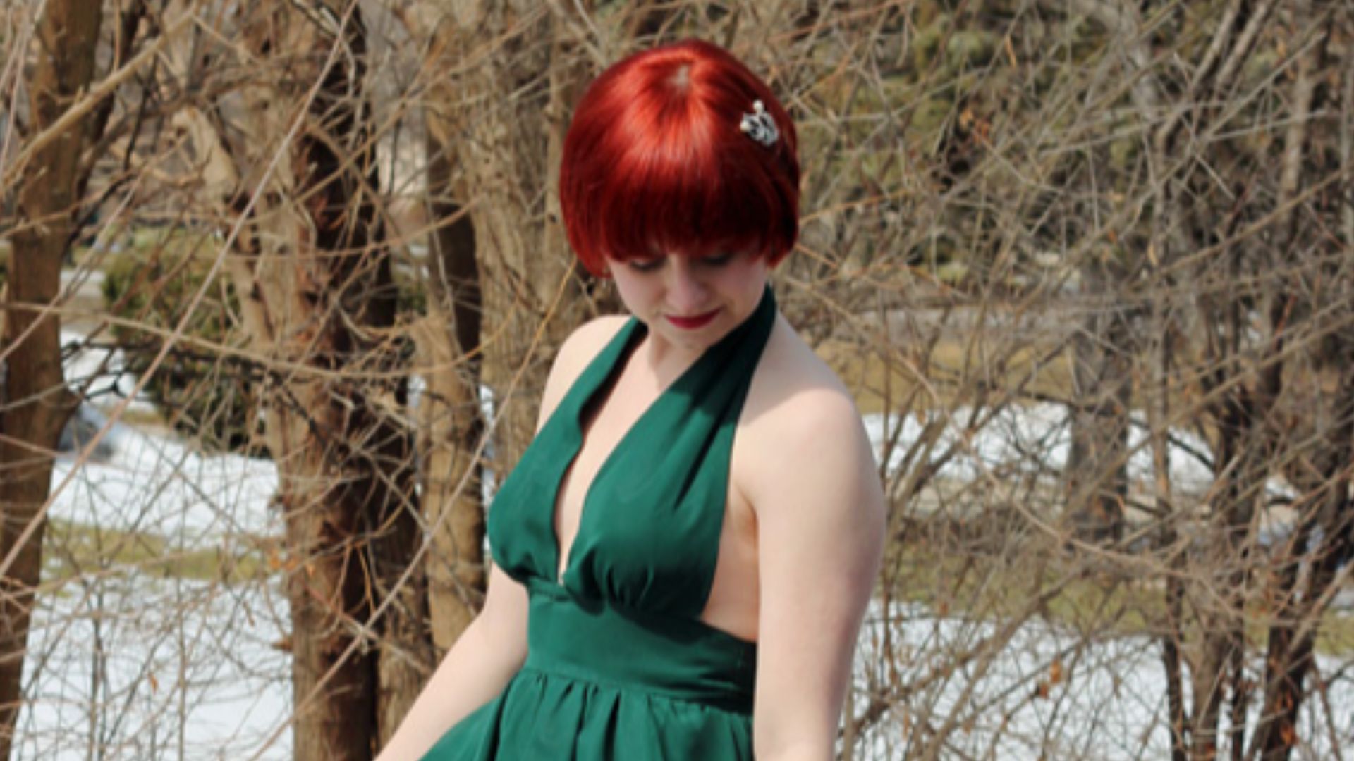 File:Green Deep V-neck Backless Halter Dress with Silver Heels.jpg