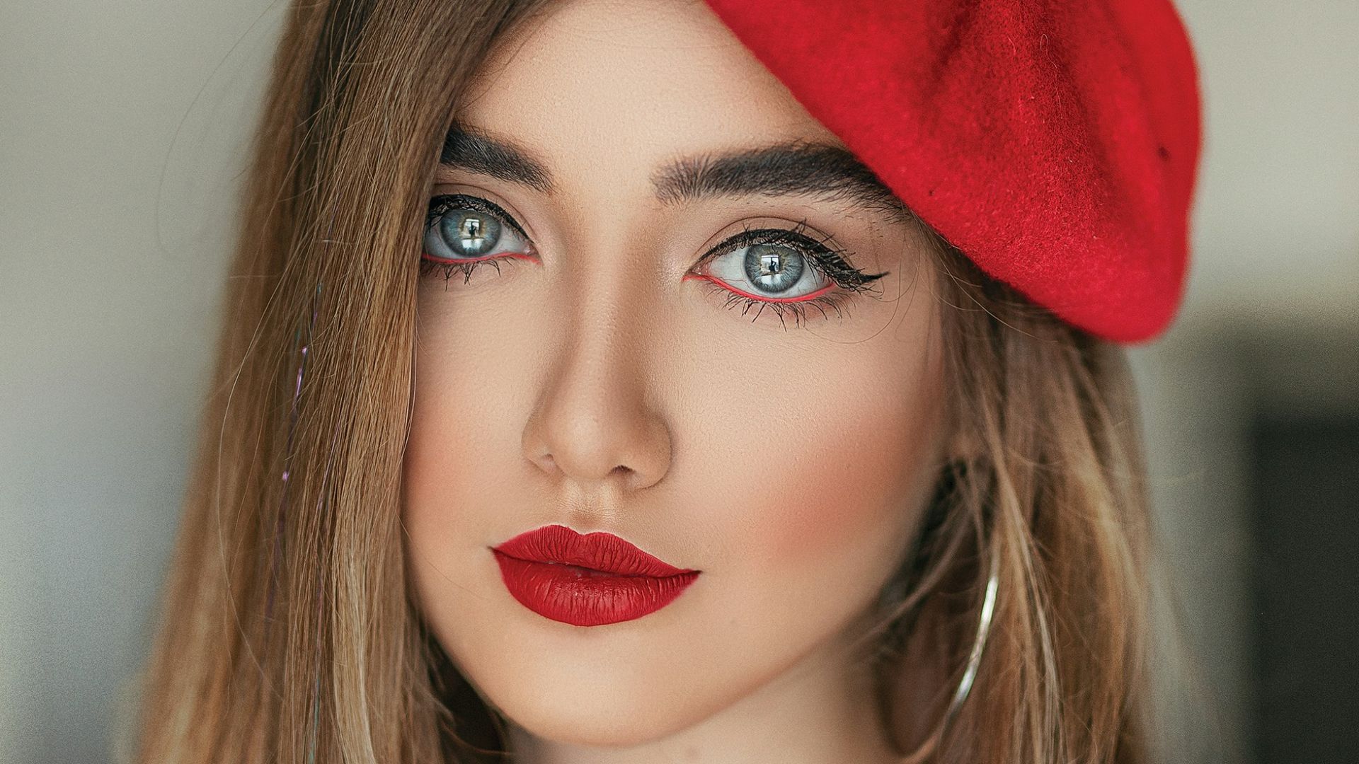 woman wearing red flat cap