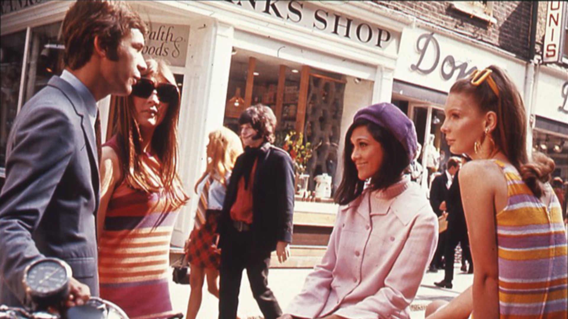 File:Londons Carnaby Street, 1966.jpg