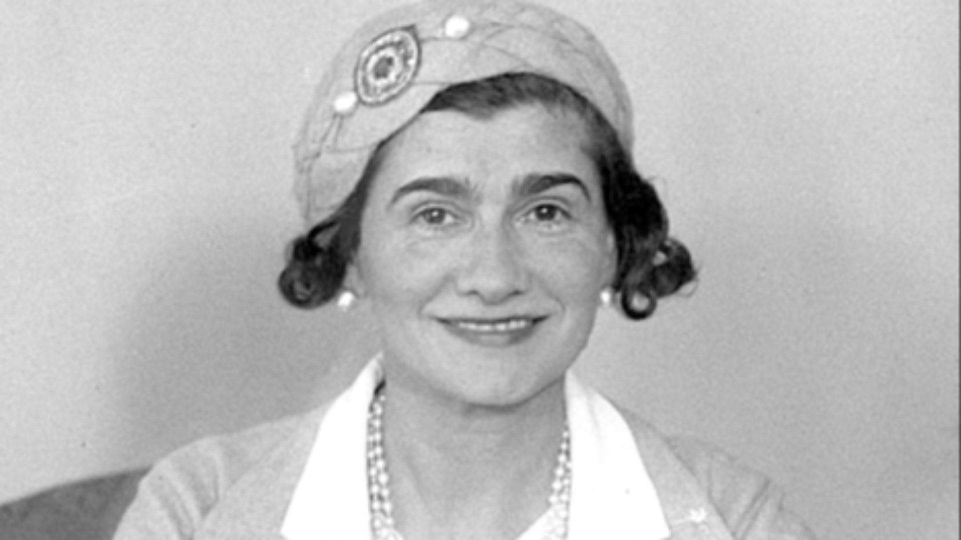 File:Coco Chanel in Los Angeles, 1931 (cropped).jpg