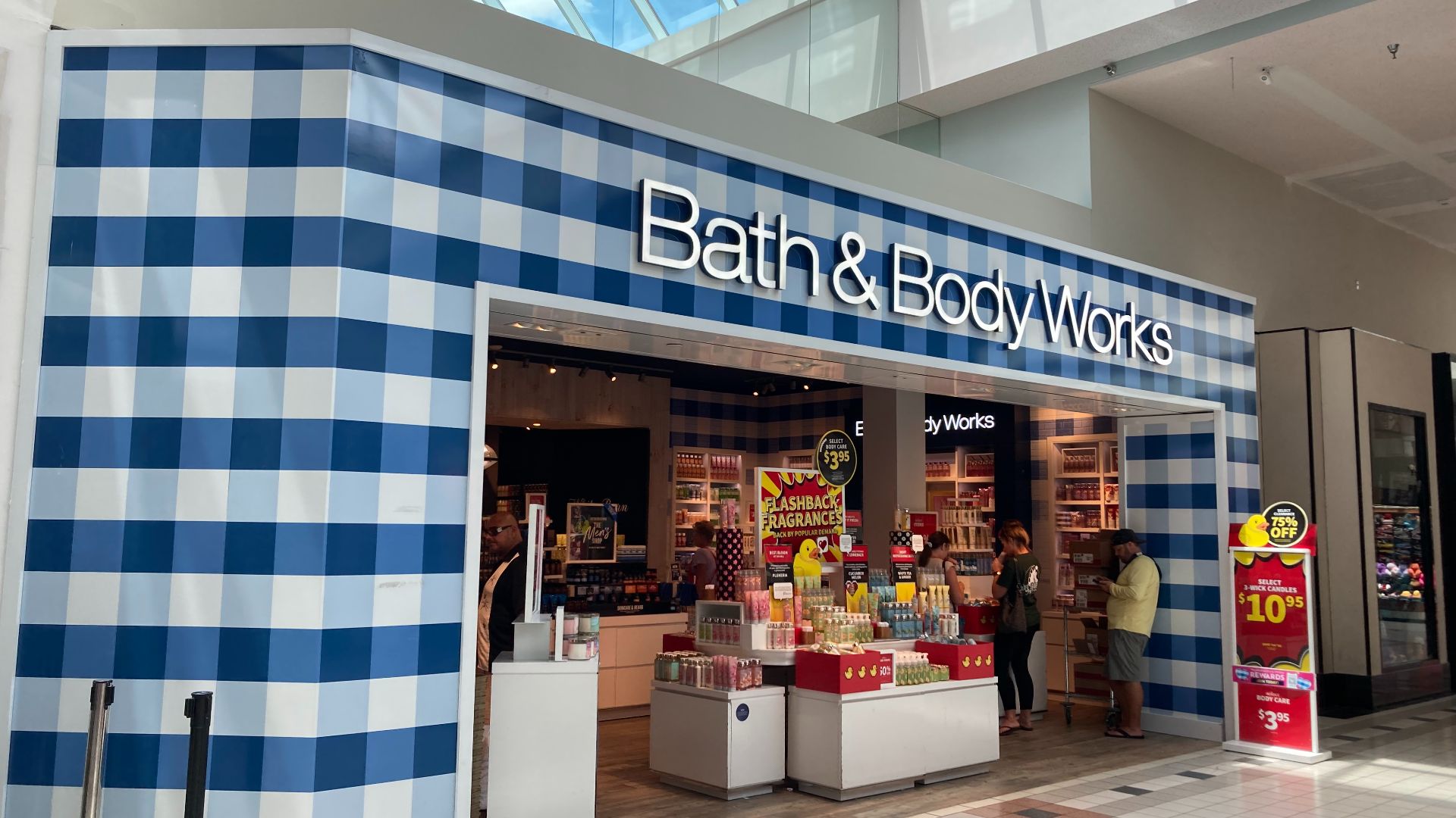 File:Bath and Body Works in Port Charlotte Town Center.jpg