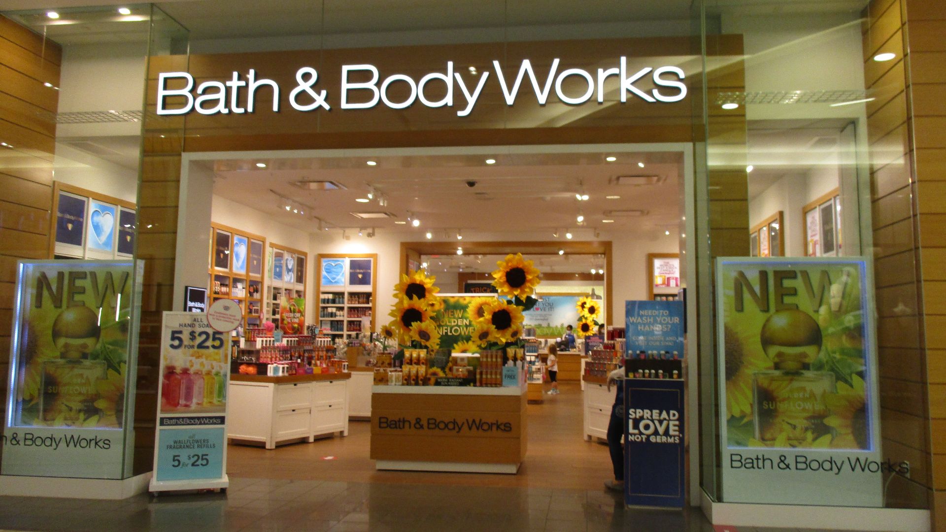 File:Bath&BodyWorksSouthgateCentre.jpg