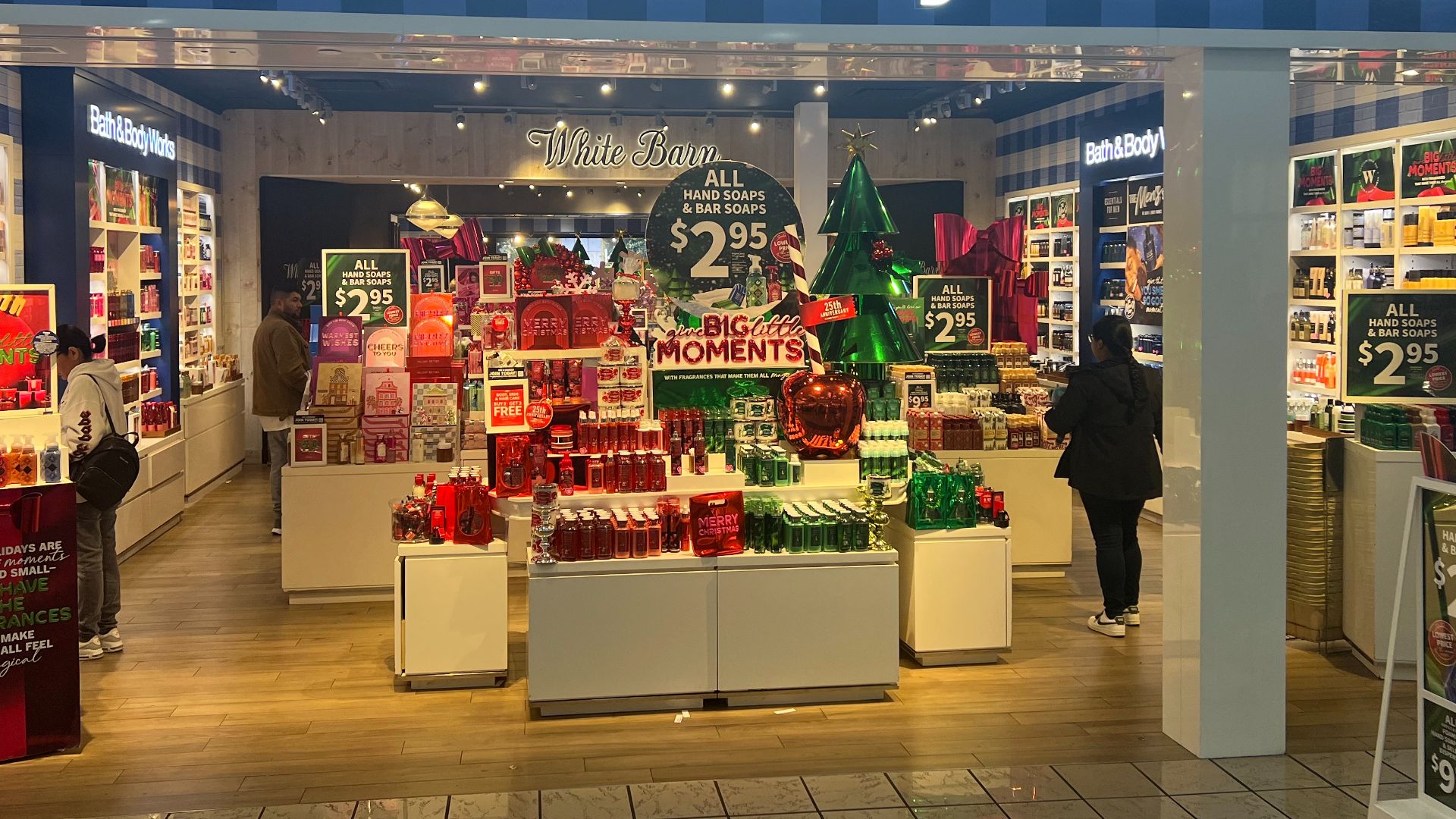 File:Bath & Body Works Weberstown Mall Stockton, California.jpg