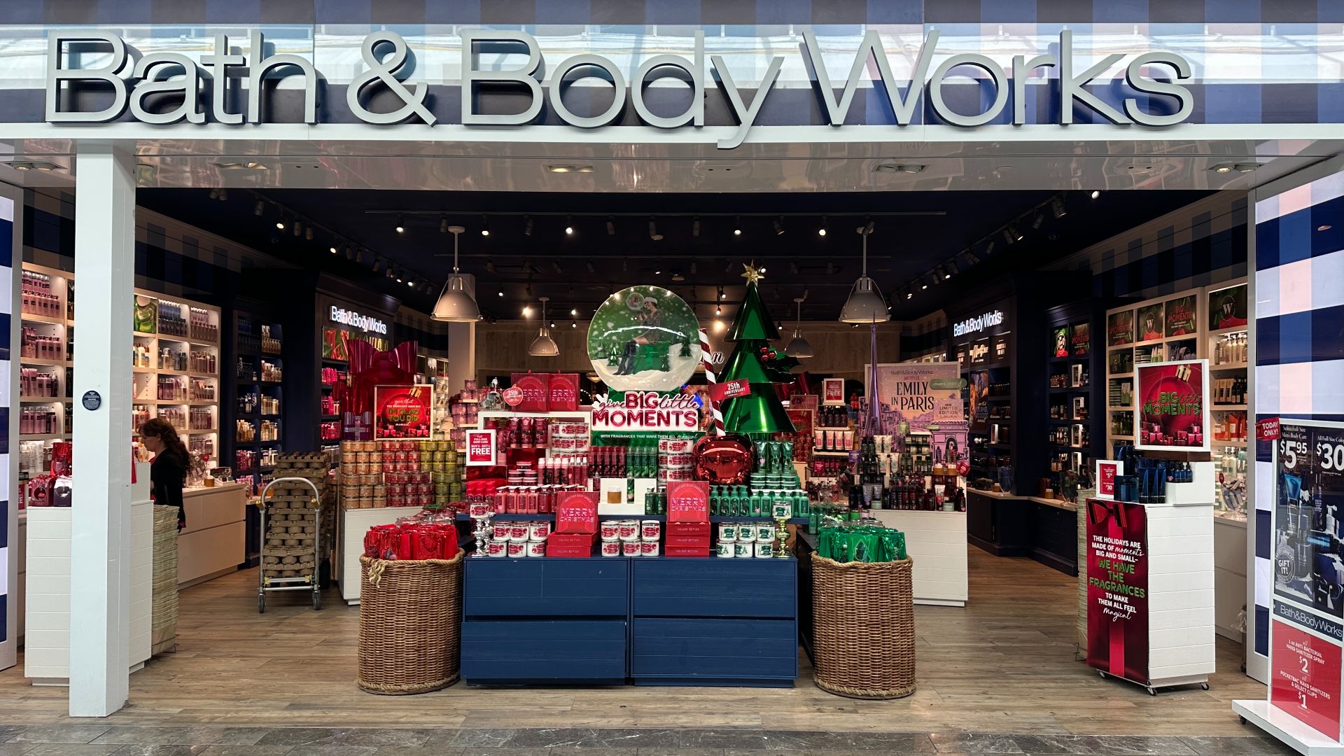 File:Bath & Body Works Dadeland Mall.jpg