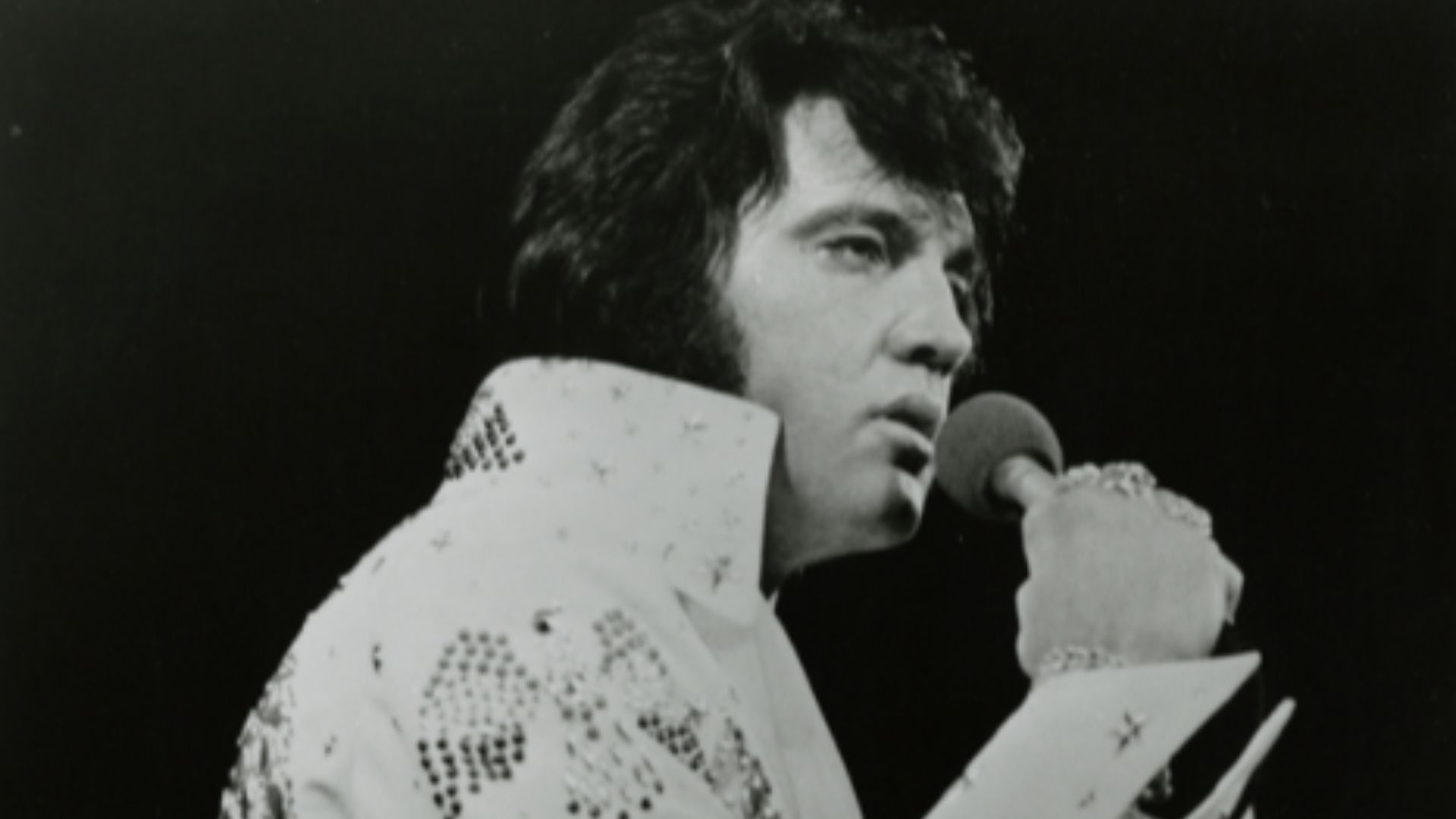 File:Elvis Presley 1973 RCA Records and Tapes publicity 2 - cropped.png
