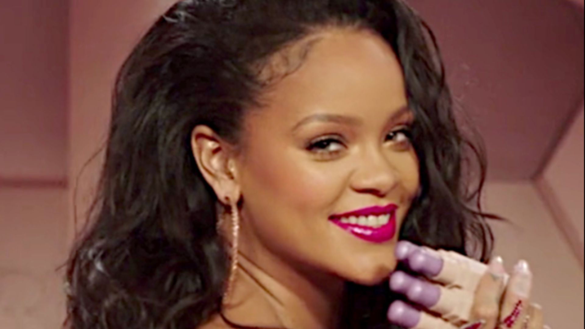 File:Rihanna Fenty 2018.png