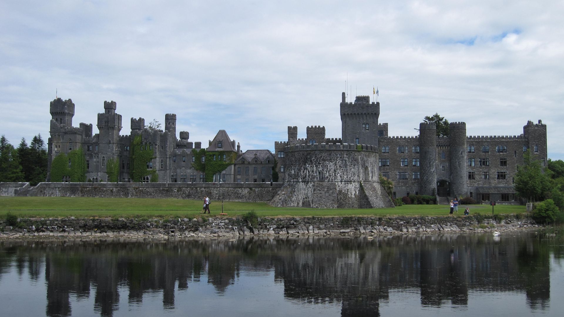 File:Ashford castle from Lough Corrib.JPG