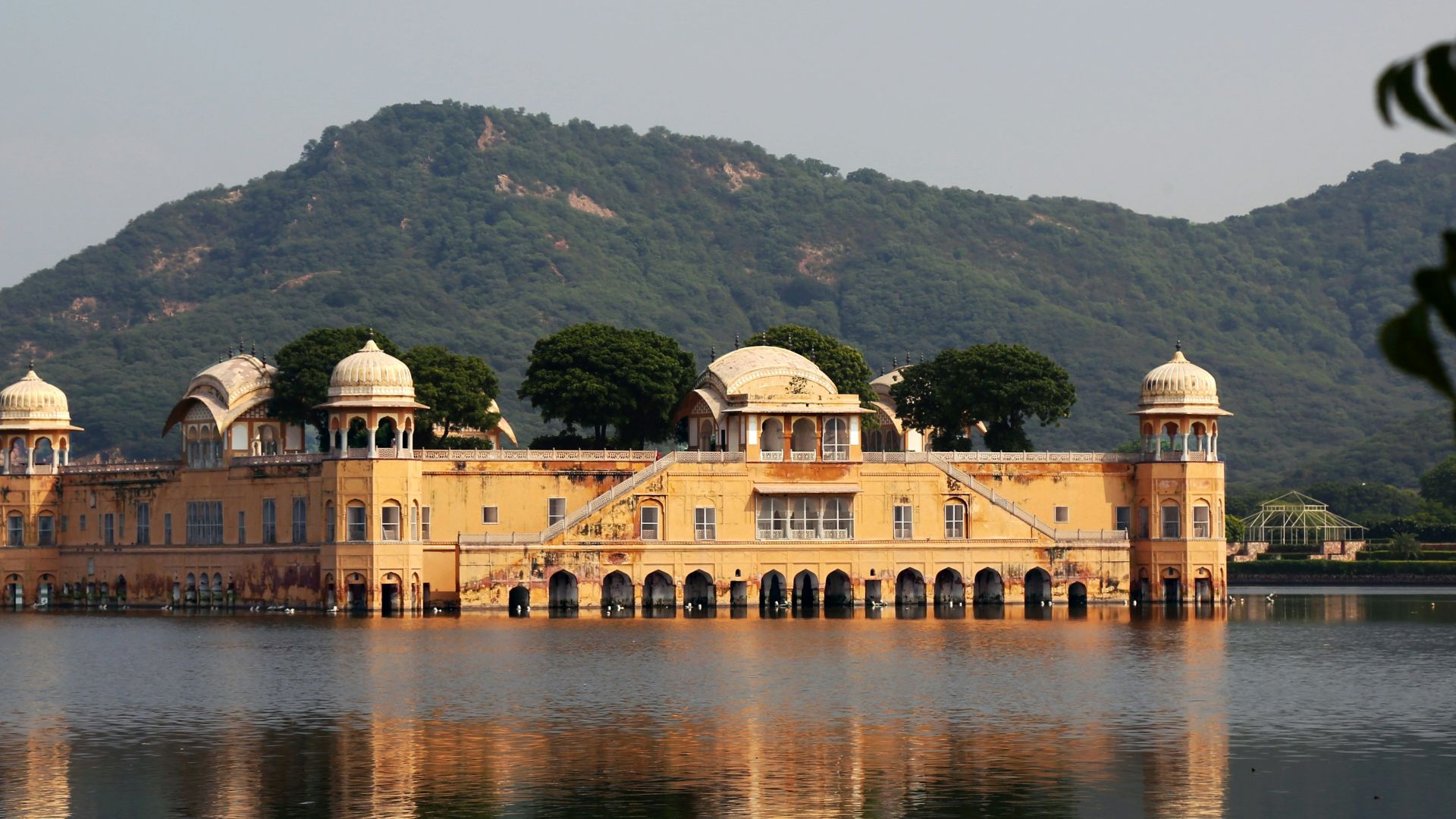 A large yellow building sitting on top of a lake
