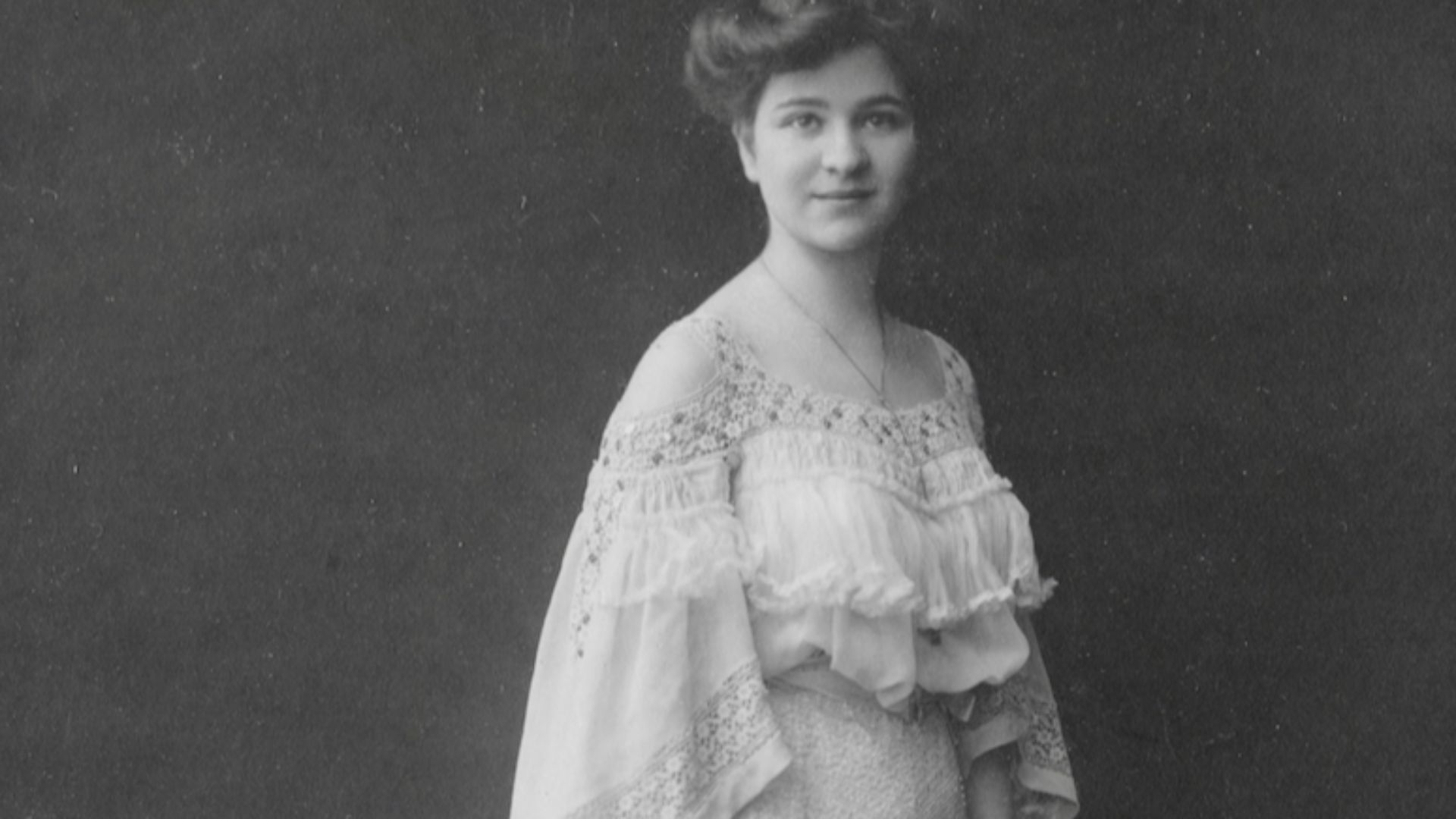 File:Schlopsnies Franziska in wedding dress.jpg