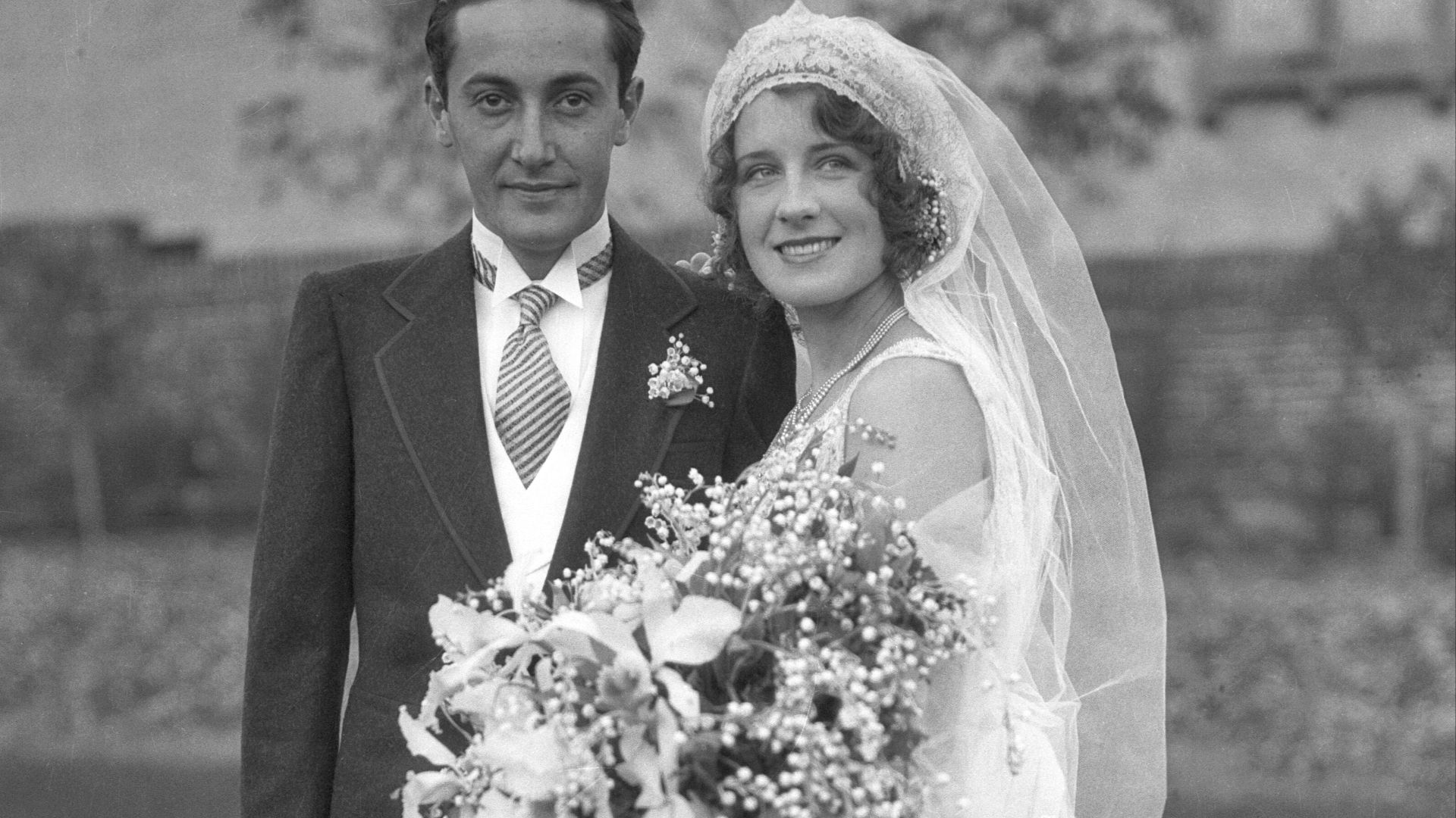 File:Shearer Thalberg wedding 1927.jpg