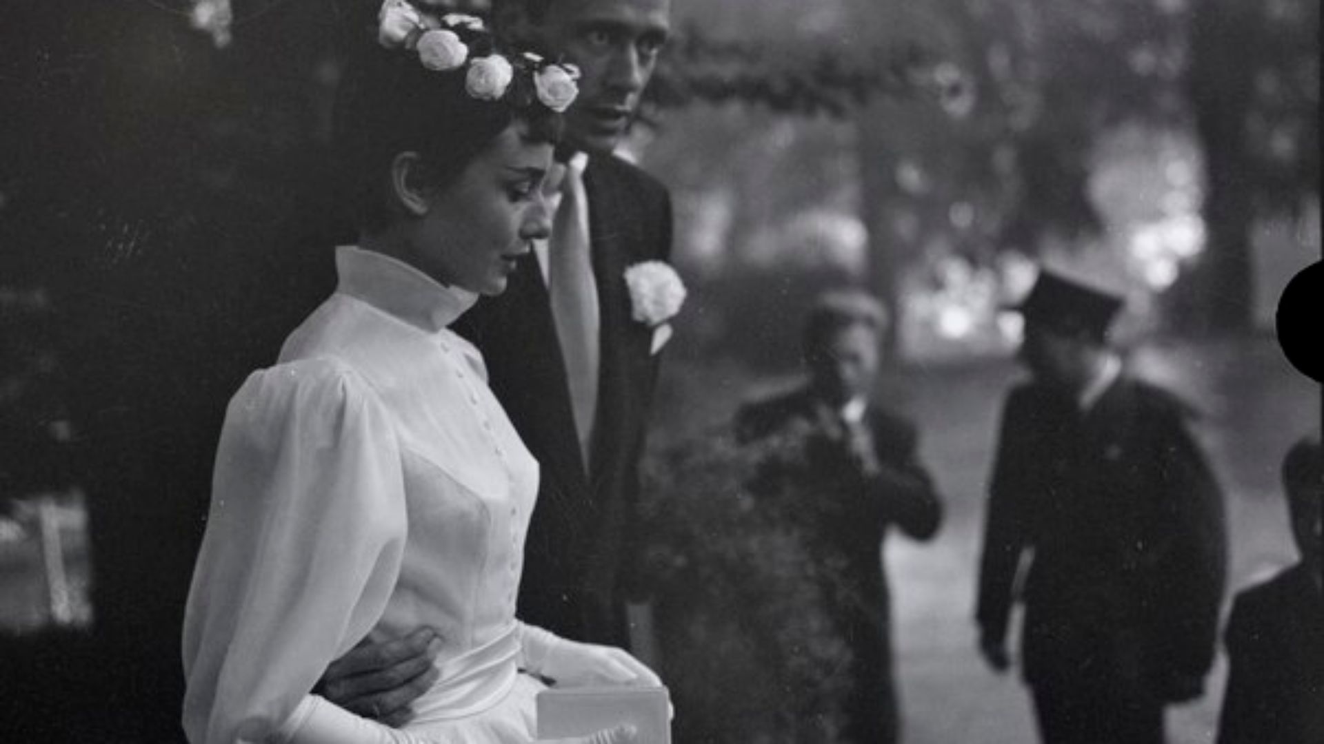 File:Audrey hepburn wedding dress.png