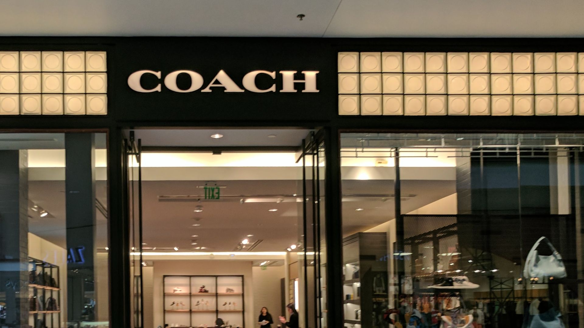 File:Coach Store Barton Creek Mall Austin Texas.jpg