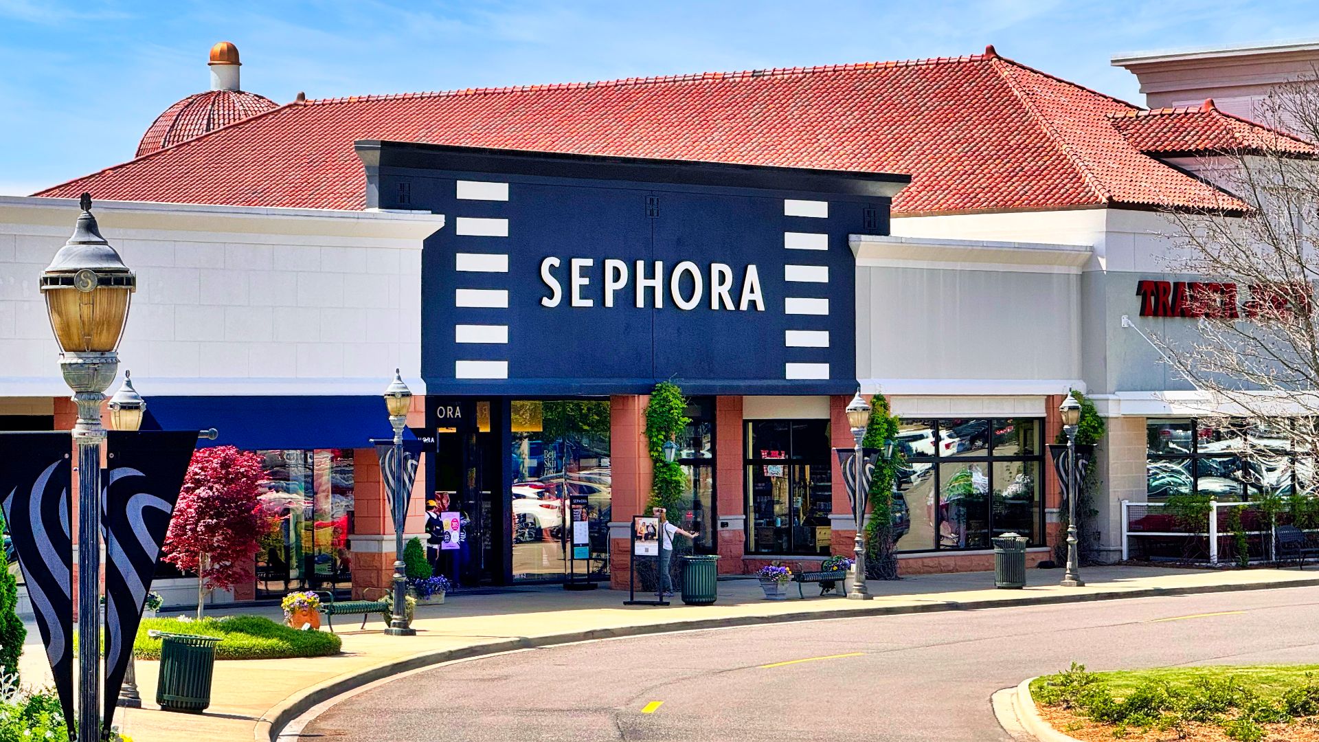 File:A Sephora retail store at The Summit mall in Birmingham, Alabama.jpg
