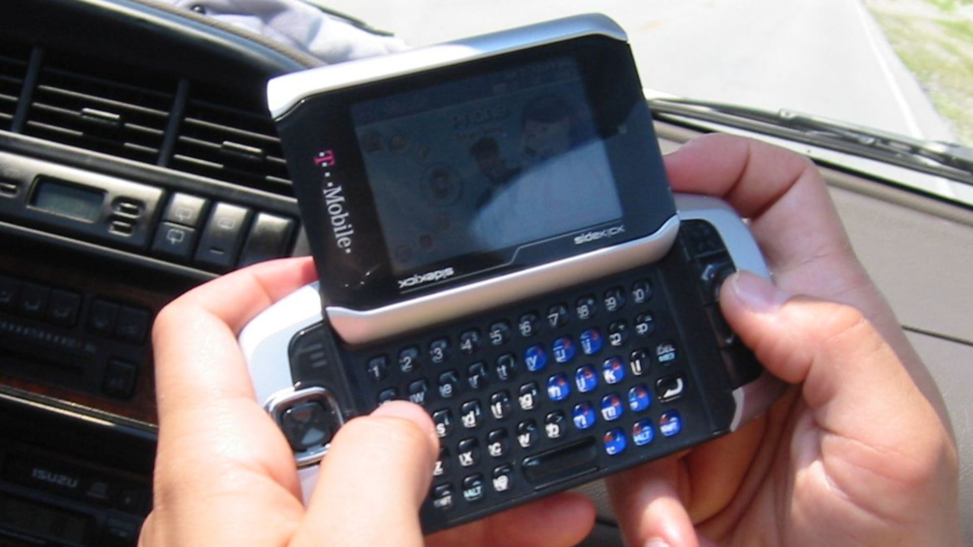 File:Sidekick 3!.jpg