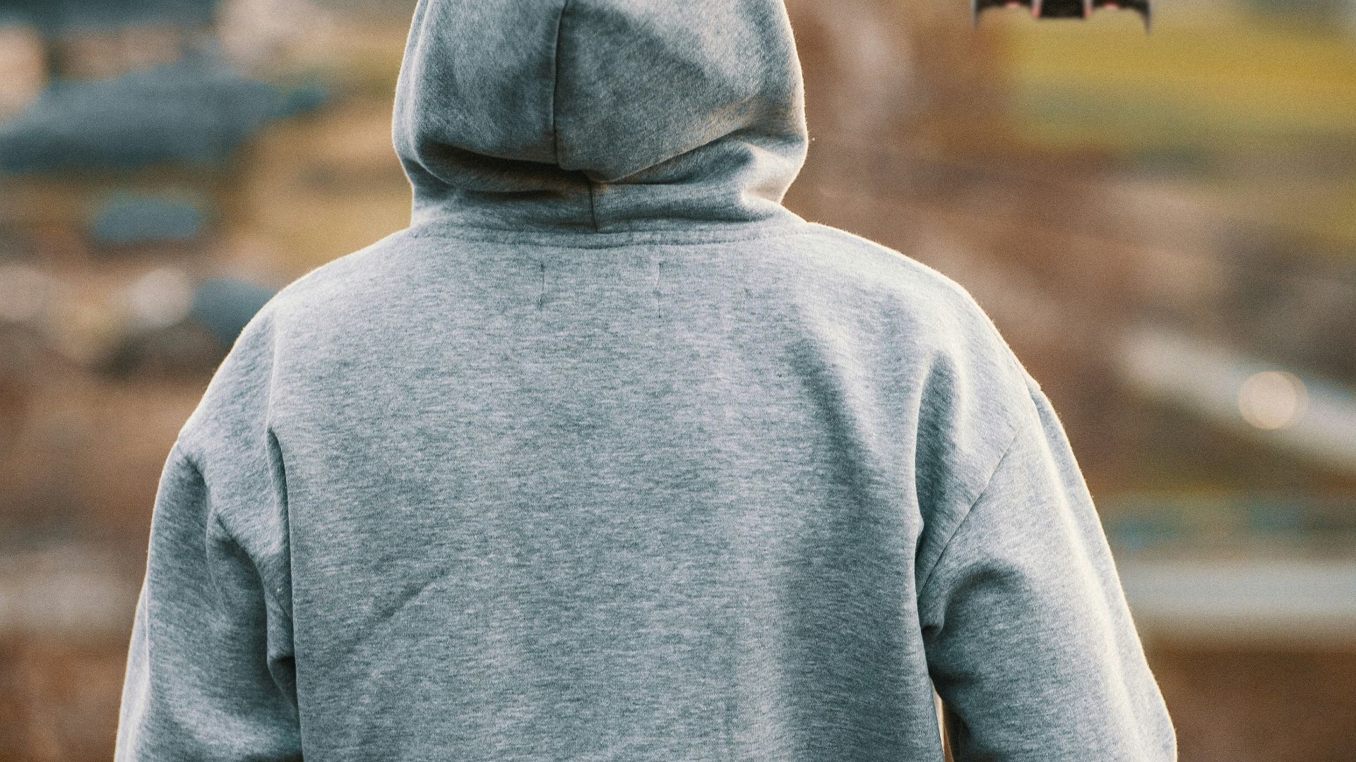 man wearing grey pullover hoodie
