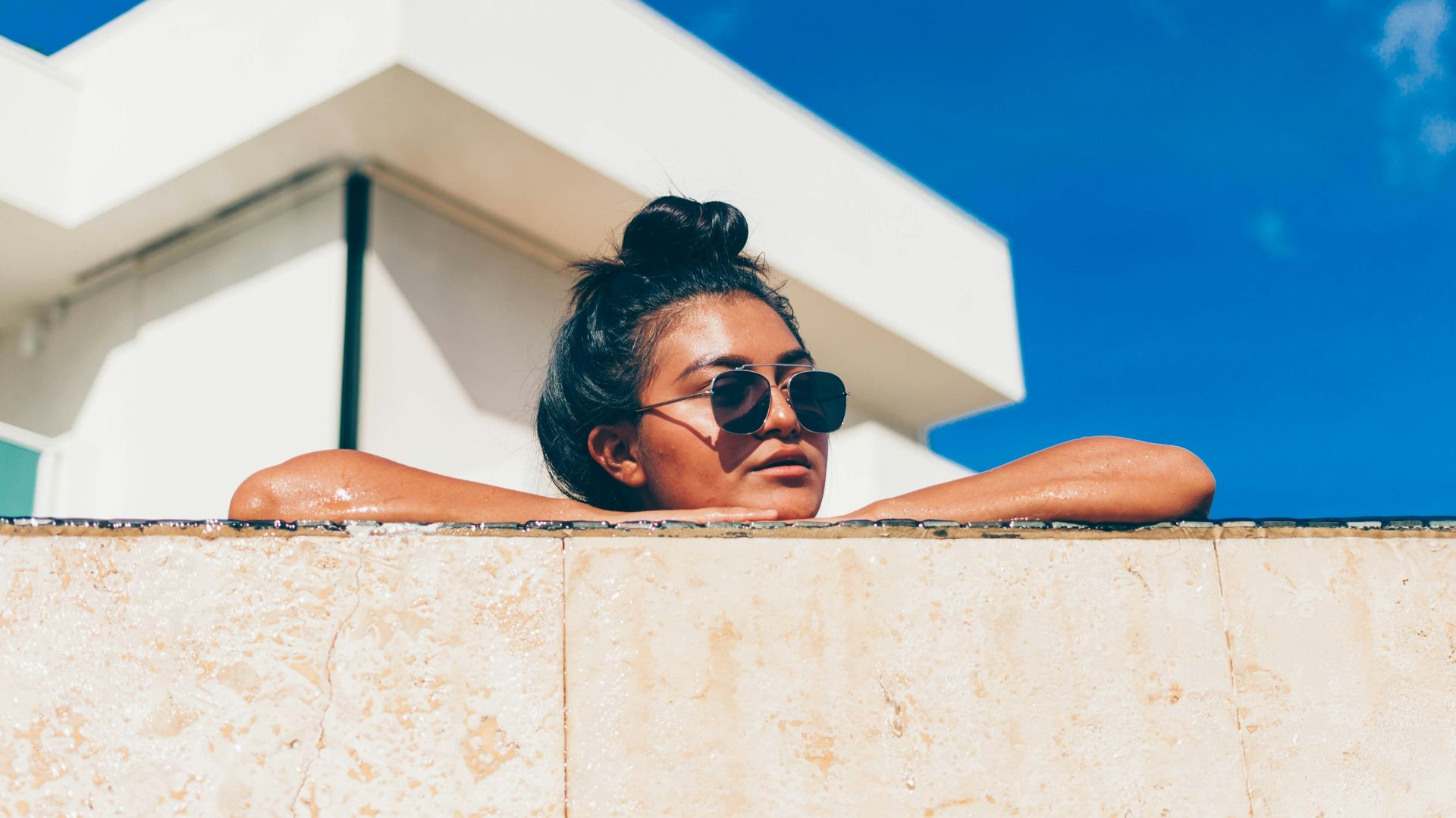 woman wearing black sunglasses